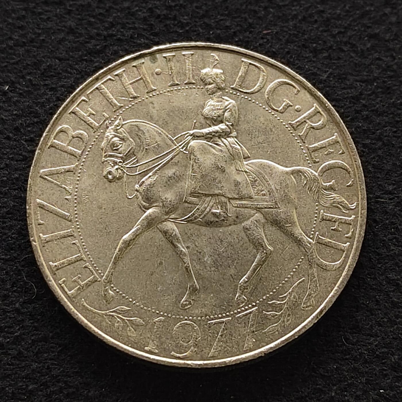 【全场包邮】纯粹捡漏拍486场（免费代拍第23场） 英国1977年1克朗女王登基25周年克朗型纪念币