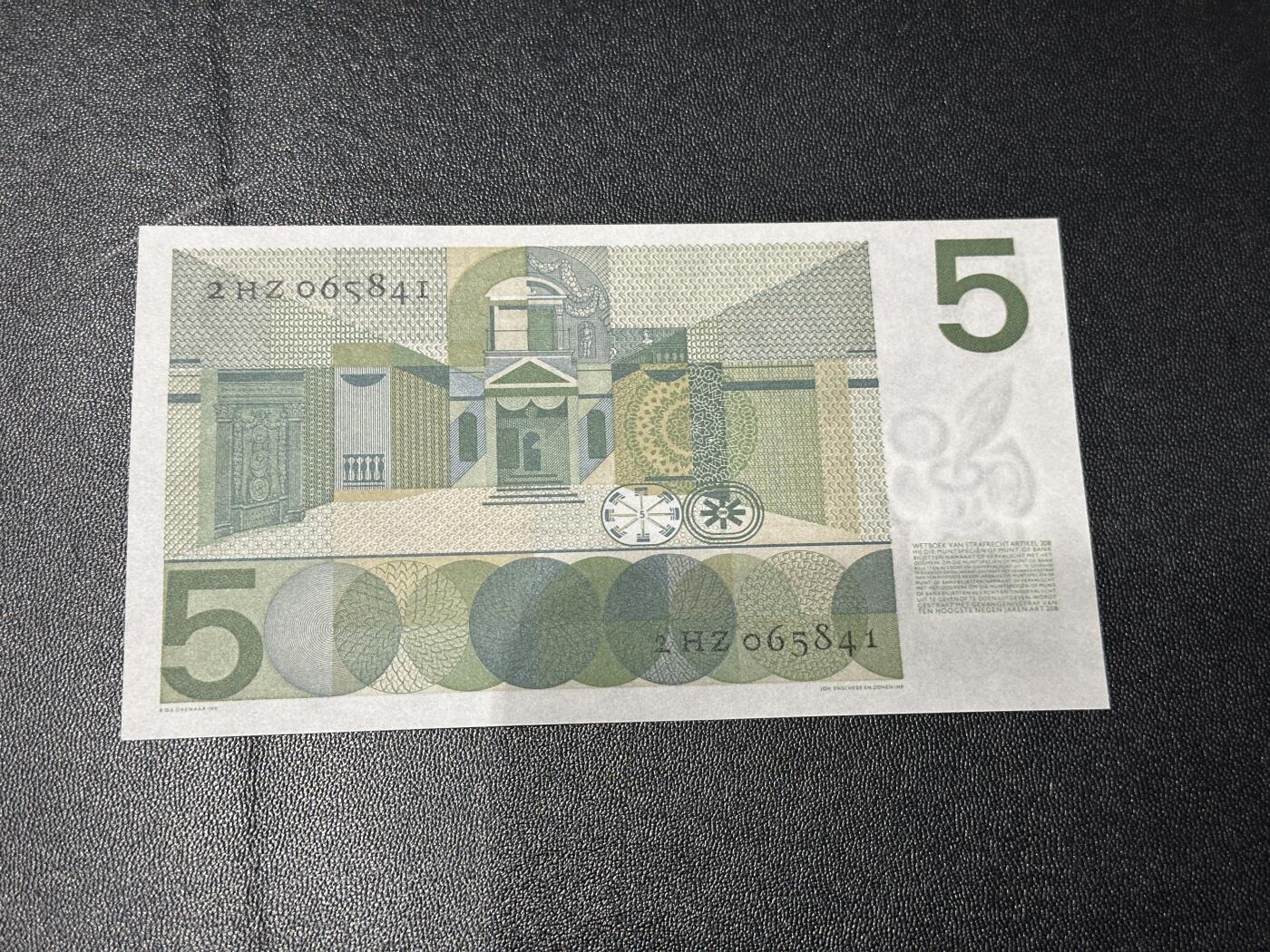 《外钞收藏家》第五百九十四期（畅拍场）（本平台长期征集拍品、欢迎藏友们联系合作） 1966年荷兰人像版5盾 全新UNC