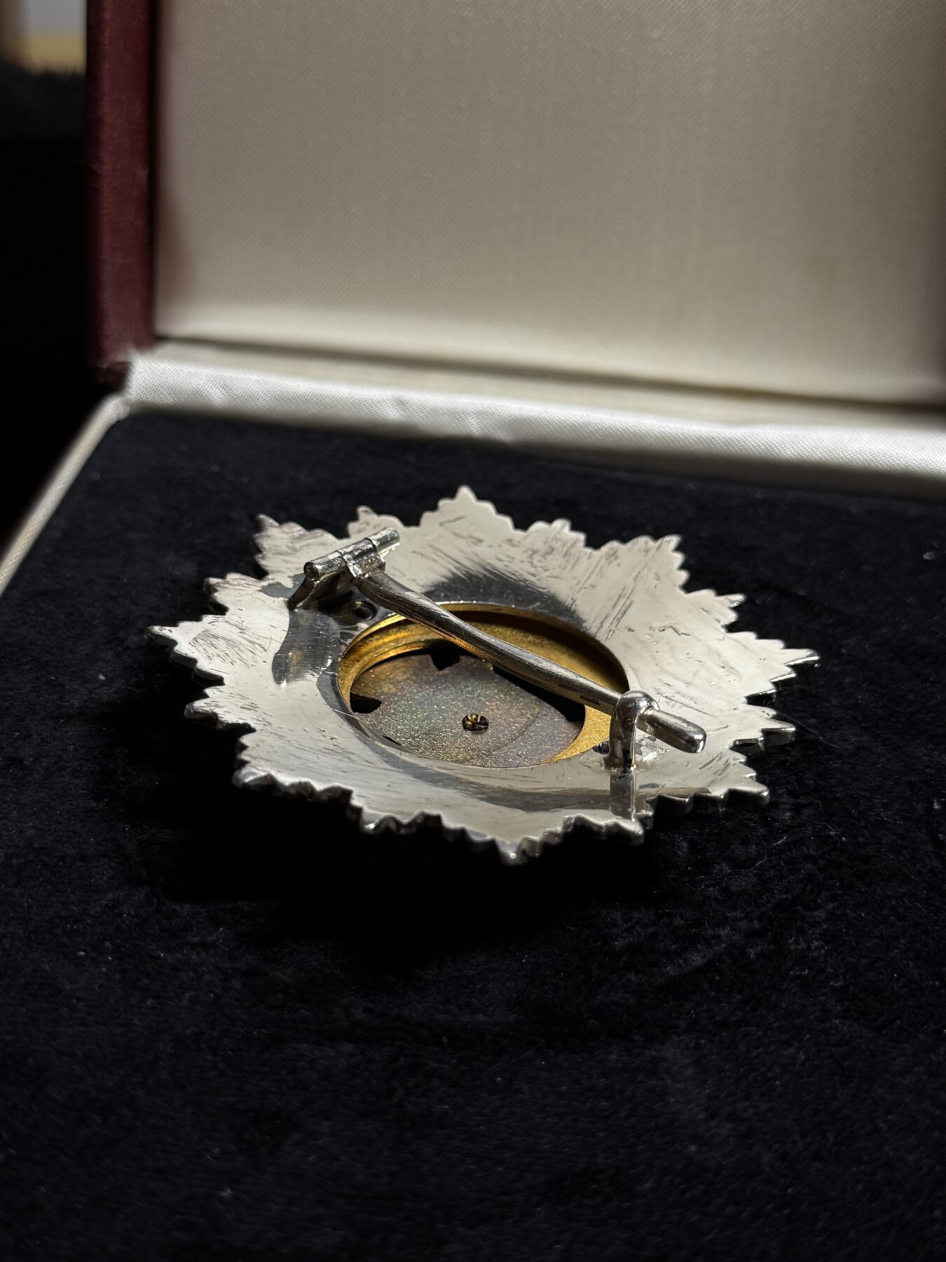 欢庆元旦！戎马世界章牌大赏第109期元旦大拍 南斯拉夫一级军事功勋勋章，盒略齐全