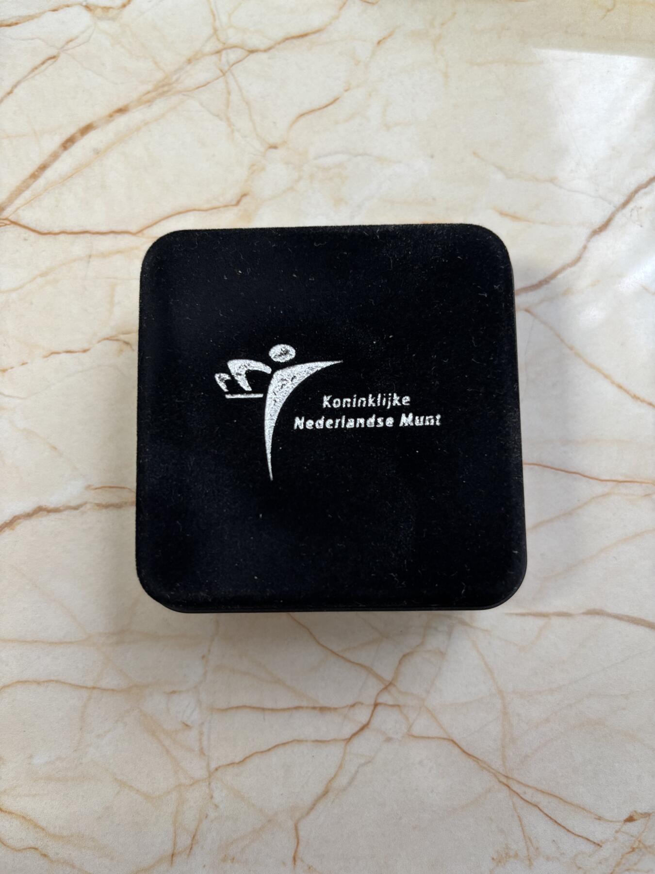 第185期拍卖 荷兰2002年10欧类精制银币 皇家婚礼（威廉-亚历山大和马克西玛） 17.8克925银 发行量：8万 盒证全