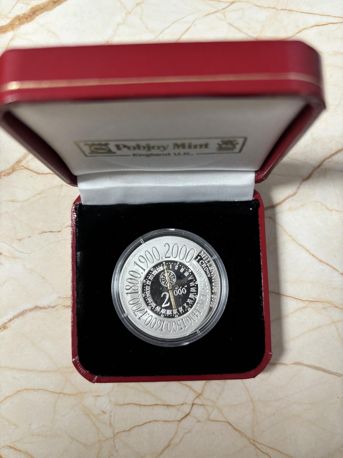 第186期拍卖 英属马恩岛2000年千禧年系列时钟镀铜精制纪念银币，925银，28.28克，发行10000枚，有丝痕