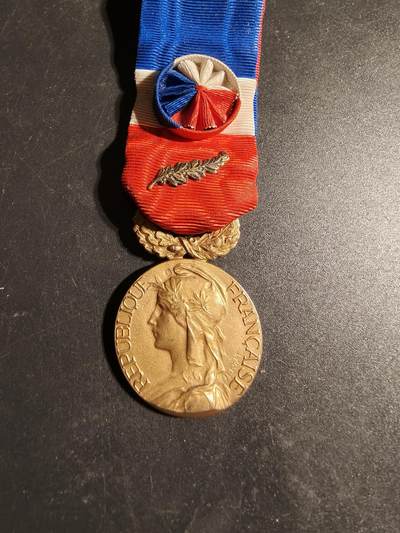 老王徽章第170期 - 法国金级劳工奖章     银质镀金带金棕榈勋饰   稀少里维特版本    15.8g