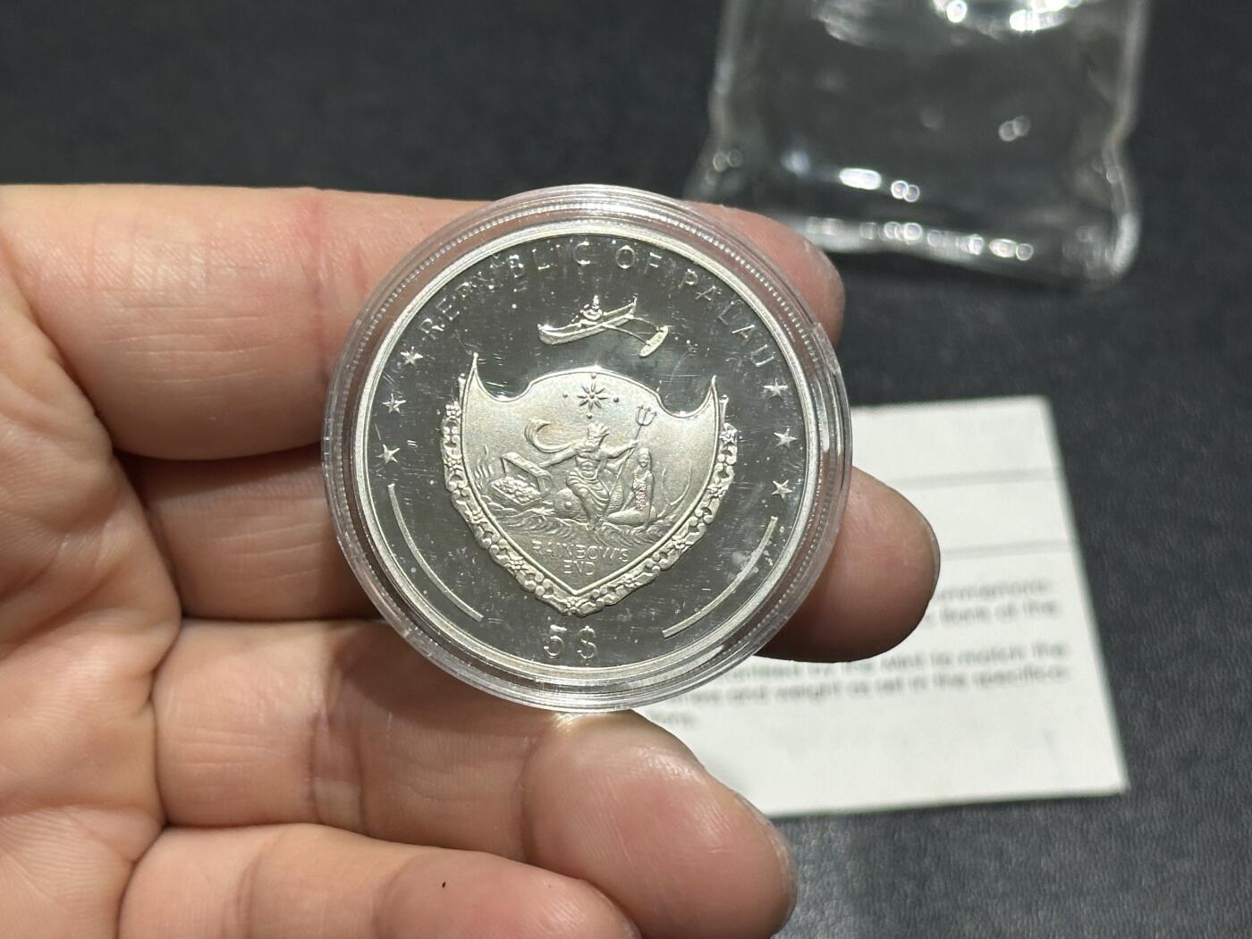 《外钞收藏家》第五百九十四期（畅拍场）（本平台长期征集拍品、欢迎藏友们联系合作） 帕劳2010年“圣诞快乐”特效彩色流星纪念银币一枚 