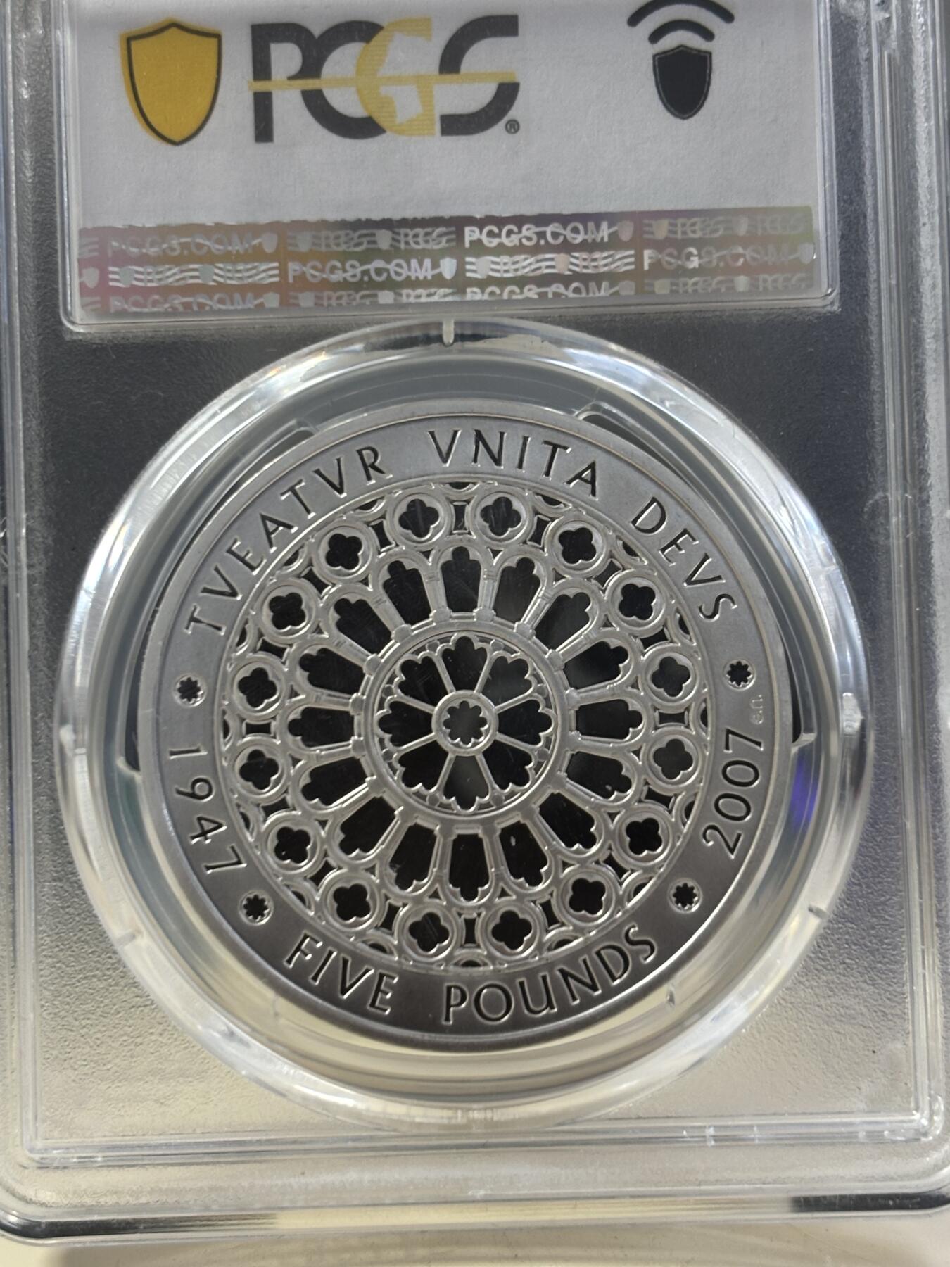 第185期拍卖 英国2007年5英镑精制银币 女王钻石婚 28.28克925银 PCGS PR69DCAM 亚军分更高评级5枚，评级盒有个破口