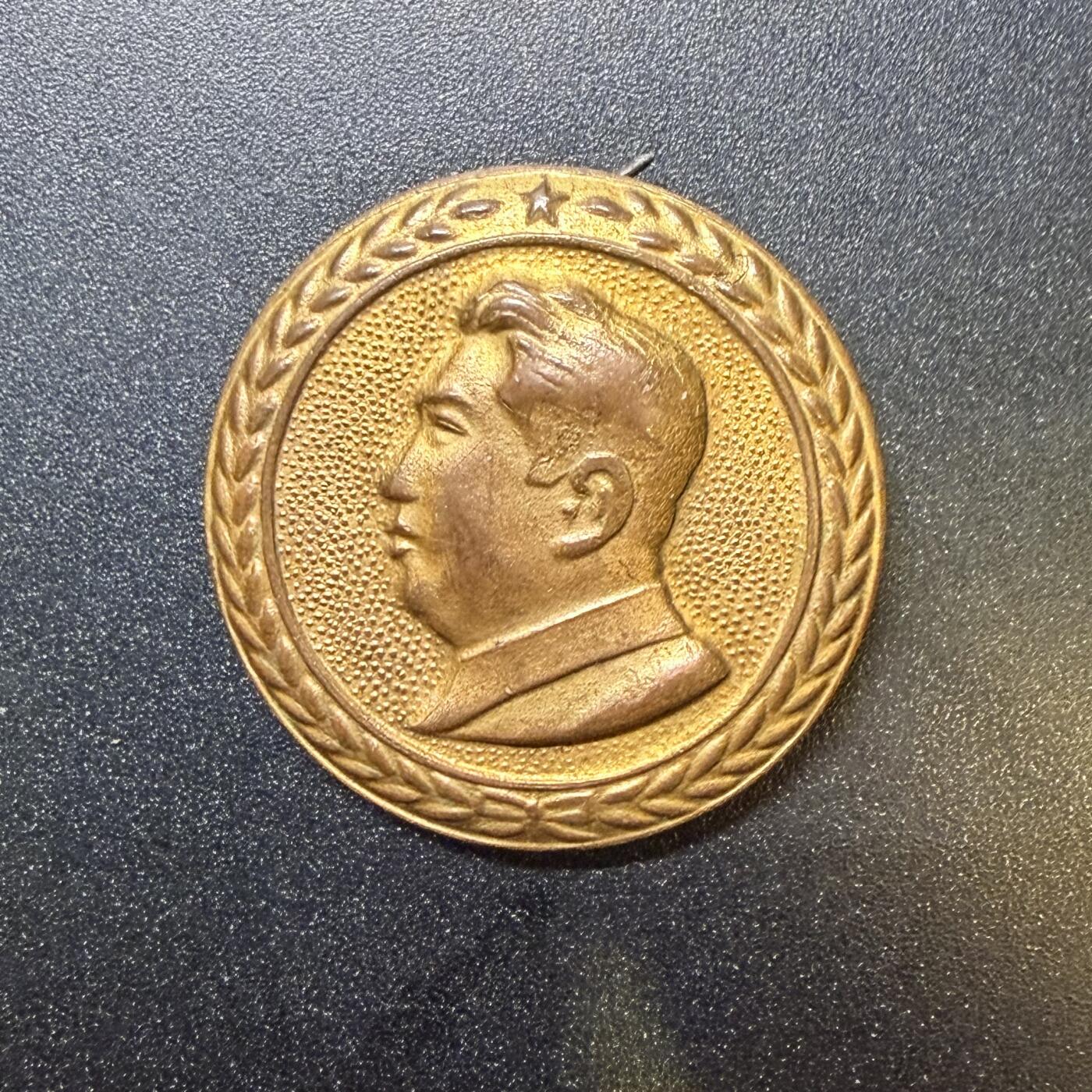 金日成圆章常服版