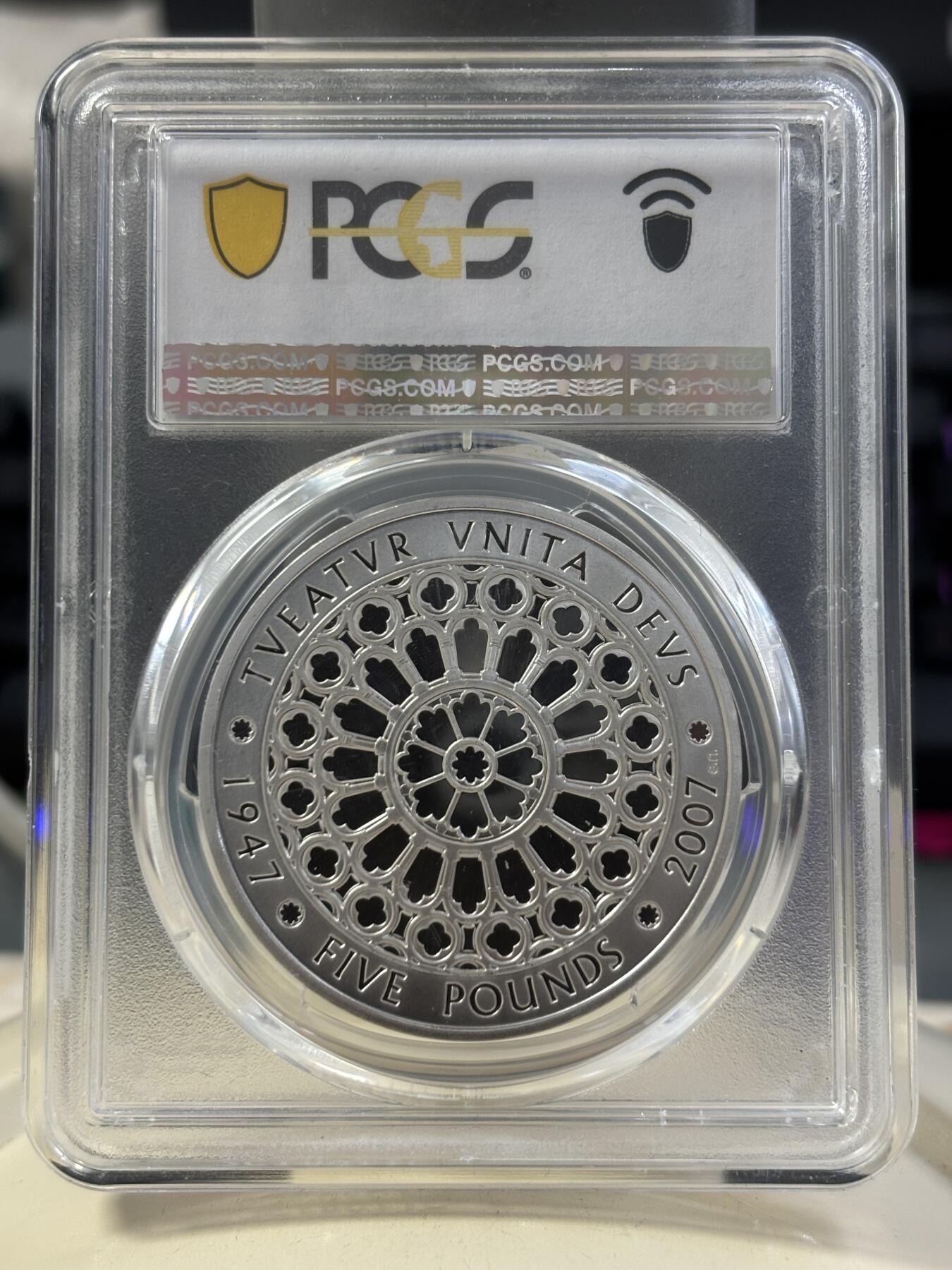 第185期拍卖 英国2007年5英镑精制银币 女王钻石婚 28.28克925银 PCGS PR69DCAM 亚军分更高评级5枚，评级盒有个破口