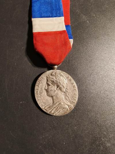 老王徽章第170期 - 法国银级劳工奖章    950银   社会事务部1974年实发    11.7g