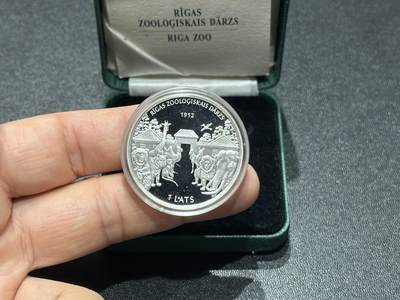 《外钞收藏家》第五百九十四期（畅拍场）（本平台长期征集拍品、欢迎藏友们联系合作） - 拉脱维亚 1995年 1拉特 里加动物园百年纪念 大银币，有盒 有证书