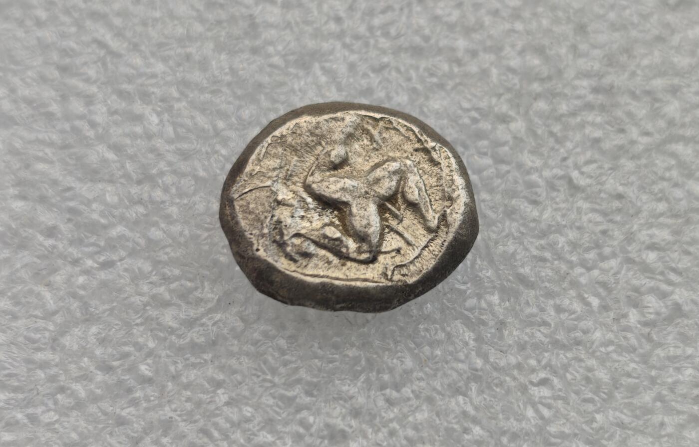 瓶子🏺第221期拍卖会  公元前465-前430年  古希腊潘菲利亚艾斯蓬多斯重装步兵银标币  银质好  图案基本完整