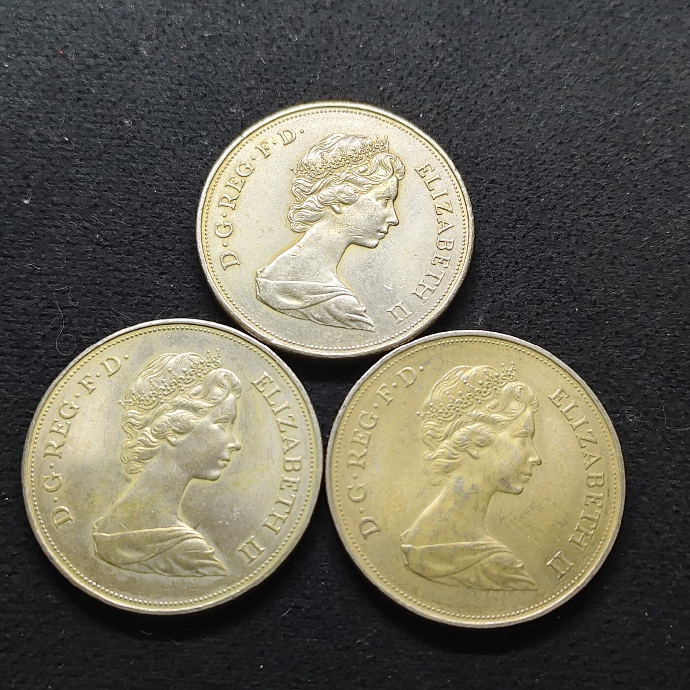 【全场包邮】纯粹捡漏拍486场（免费代拍第23场） 英国1972年1克朗女王银婚克朗型纪念币3枚一组