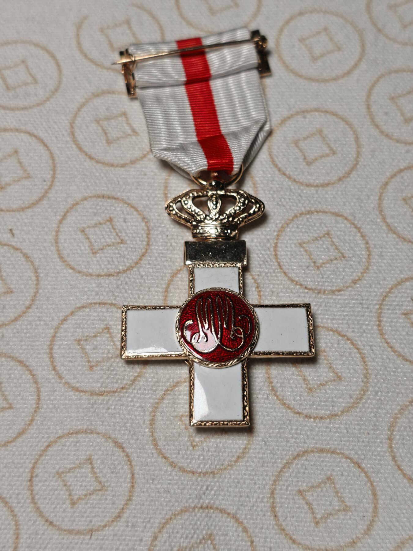 抚柳草堂-第二期章牌钱币 奖章勋章限时免佣 满百包邮 放漏专场 西班牙空军军功勋章 品相不错珐琅完好重33.9g