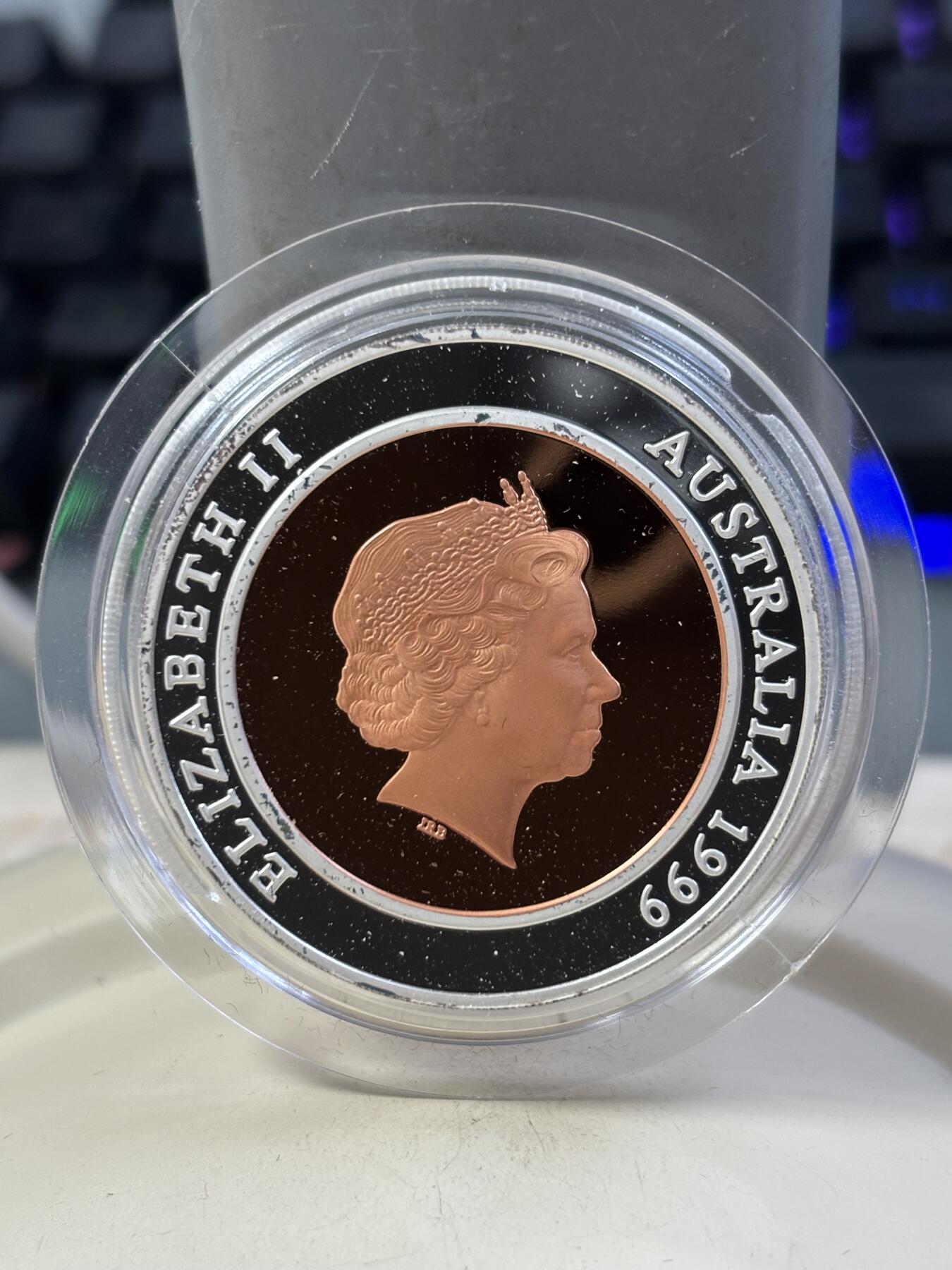 第185期拍卖 澳大利亚1999年10元精制双金属银币 千禧年系列-过去 内芯铜 外圈999银 33.6克 发行量：2万 盒证全