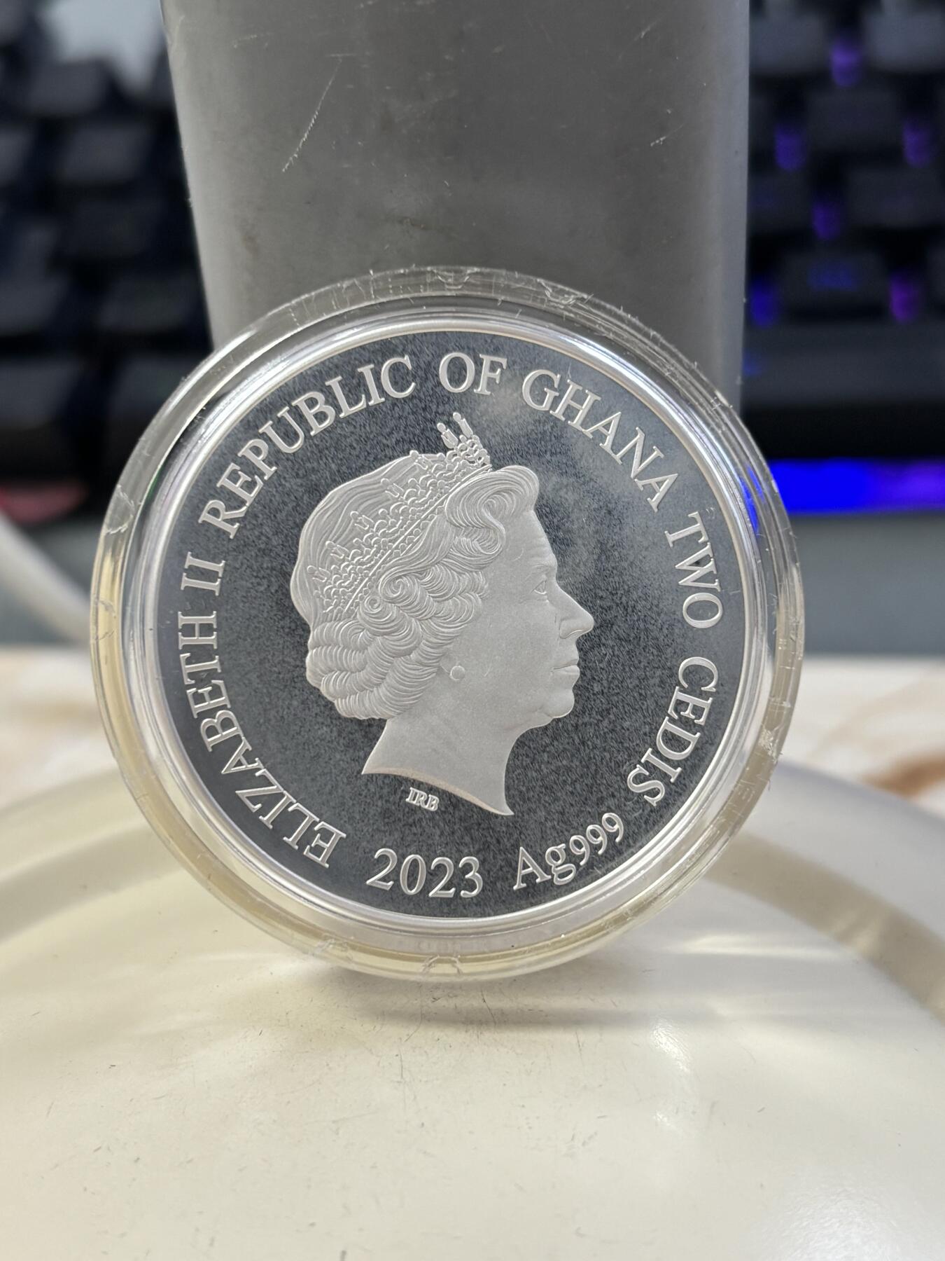 第185期拍卖 加纳2023年2赛地精制镶水晶银币 农历-兔 发行量：1千 1/2盎司999银 盒证全，有氧化