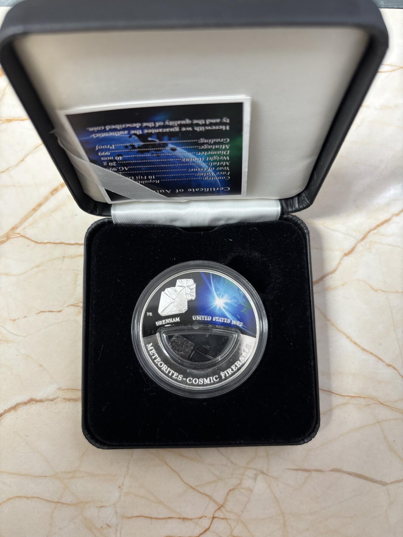 第186期拍卖 斐济2012年世界陨石系列镶嵌美国布伦纳姆陨石银币，999银，20克，发行999枚