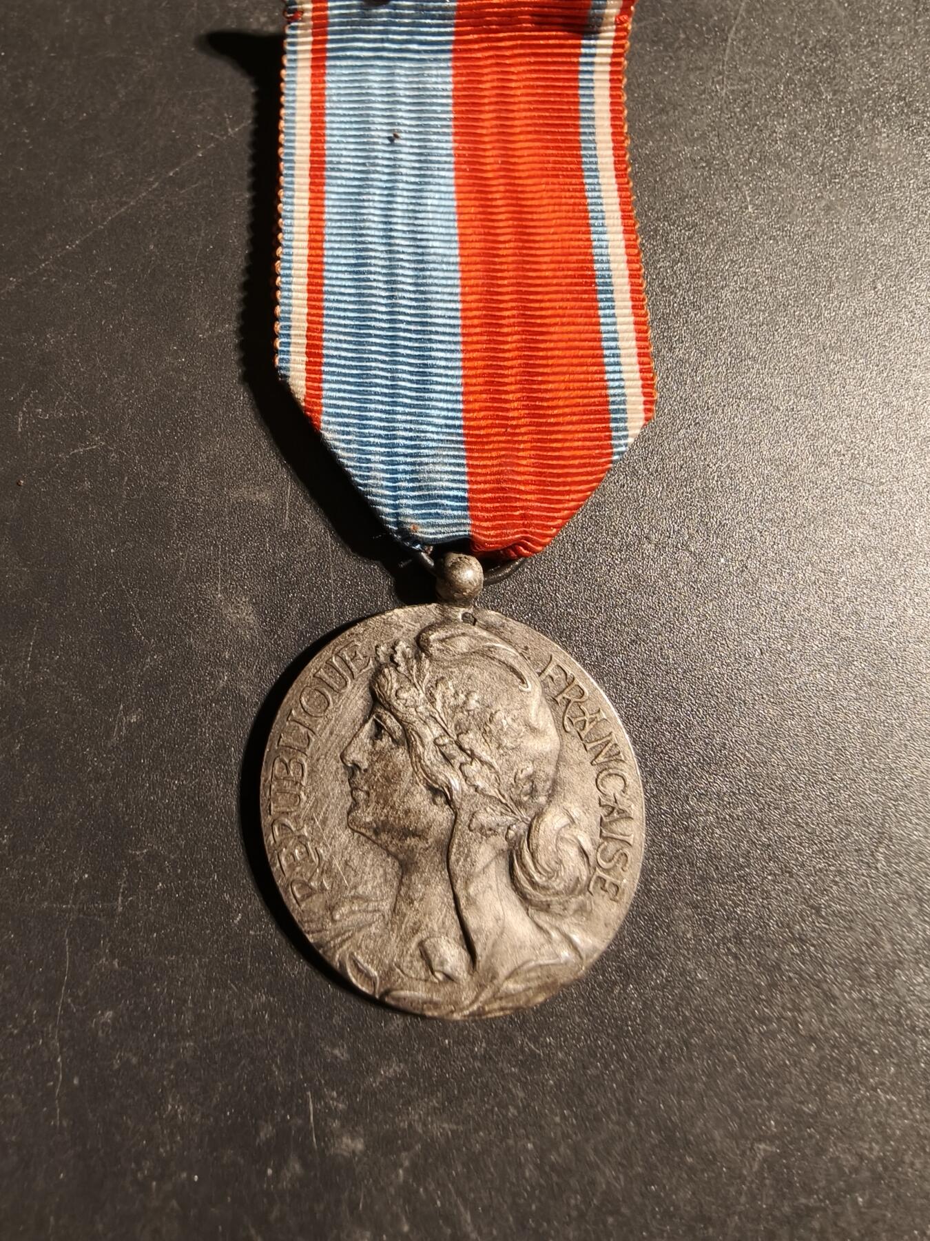 老王徽章第170期 法国音乐协会奖章     950银材质   少见贵金属版本    10g