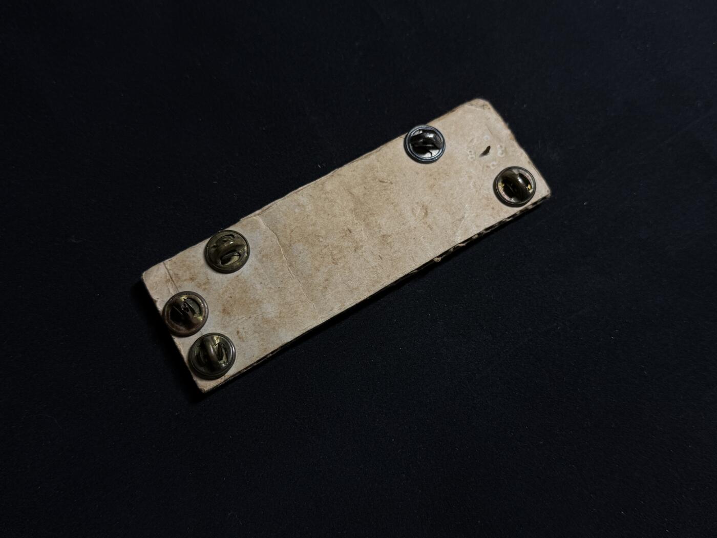 欢庆元旦！戎马世界章牌大赏第109期元旦大拍 美国海军联排与勋略布条，得主Jesus Palma曾于1948年起在俄勒冈城级重巡洋舰罗彻斯特号上服役，其服役期间在罗切斯特号上参与了掩护仁川登陆的炮击行动，后转至小鹰级航母美国号上服役