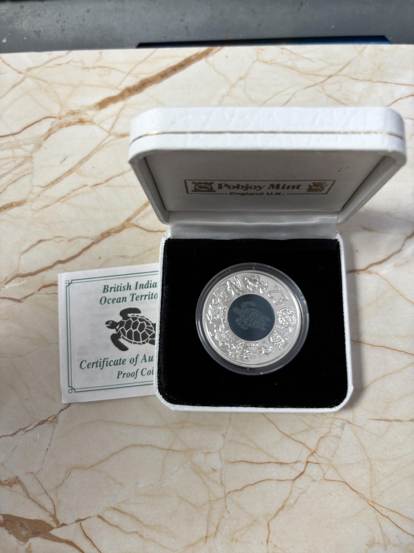 第186期拍卖 双获奖币英属印度洋领地2009年海龟水晶镶嵌银币，925银+水晶，23.45克，发行量5000枚，获世界最美25种钱币之一和克劳斯最佳创意币大奖！