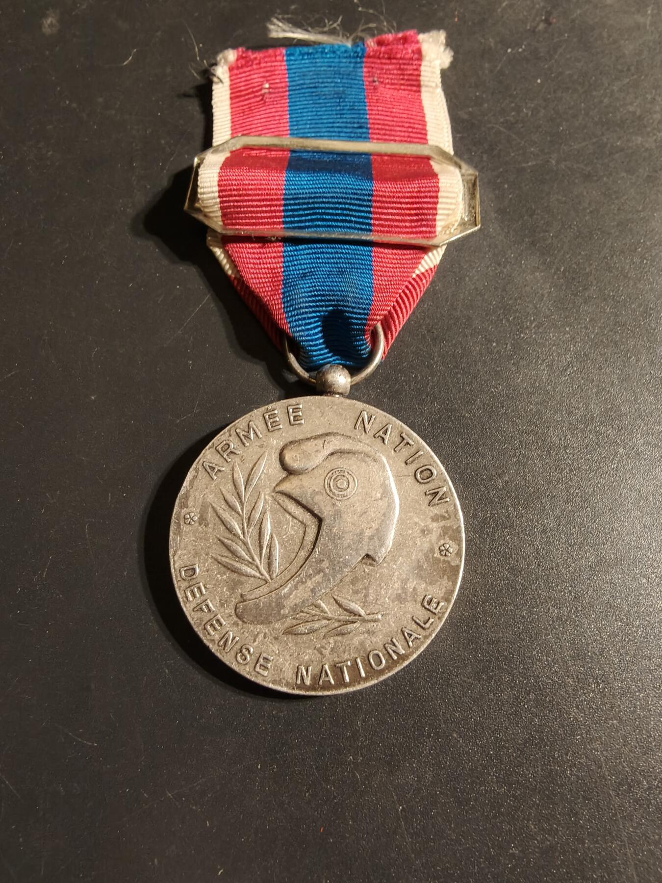 老王徽章第170期 法国银级国防服役奖章    通信兵勋条