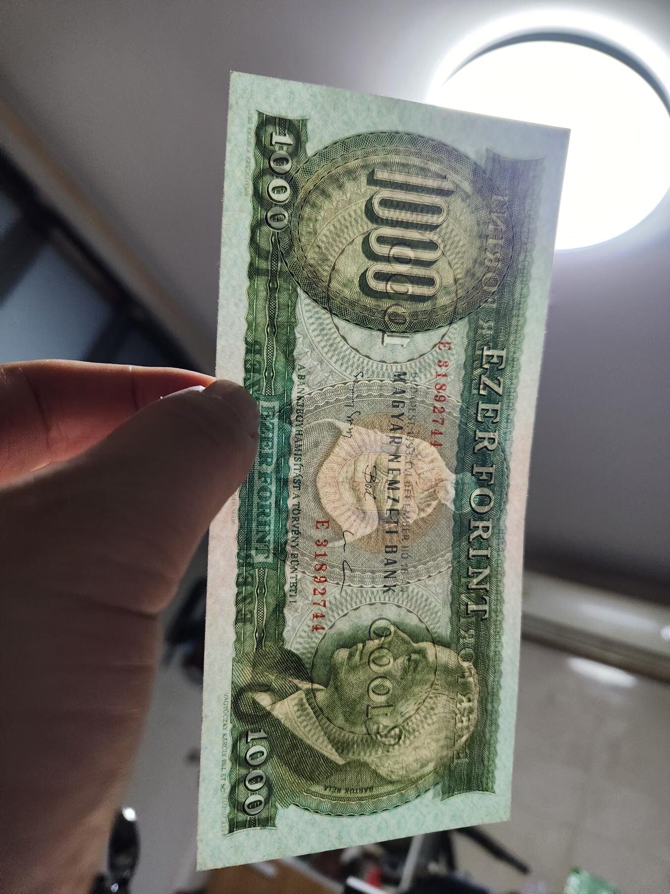 12月17号晚上8点 外国纸币自动截拍第73场 匈牙利1993年1000几乎全新