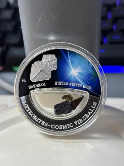 第186期拍卖 - 斐济2012年世界陨石系列镶嵌美国布伦纳姆陨石银币，999银，20克，发行999枚