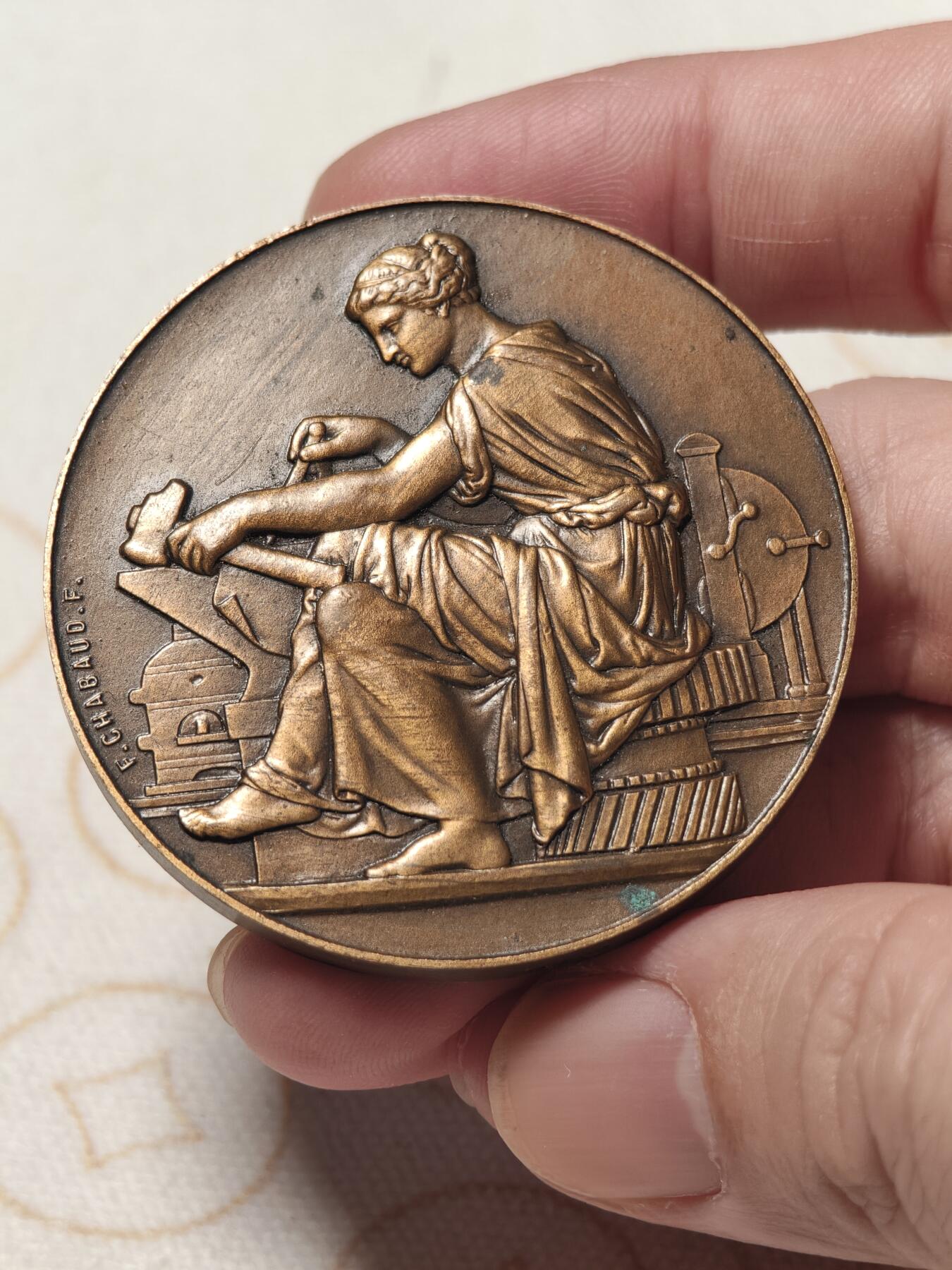 抚柳草堂-第二期章牌钱币 奖章勋章限时免佣 满百包邮 放漏专场 法国纺织协会大铜章 50mm大尺寸 重63.4g 边铭丰饶角 工匠女神质感不错