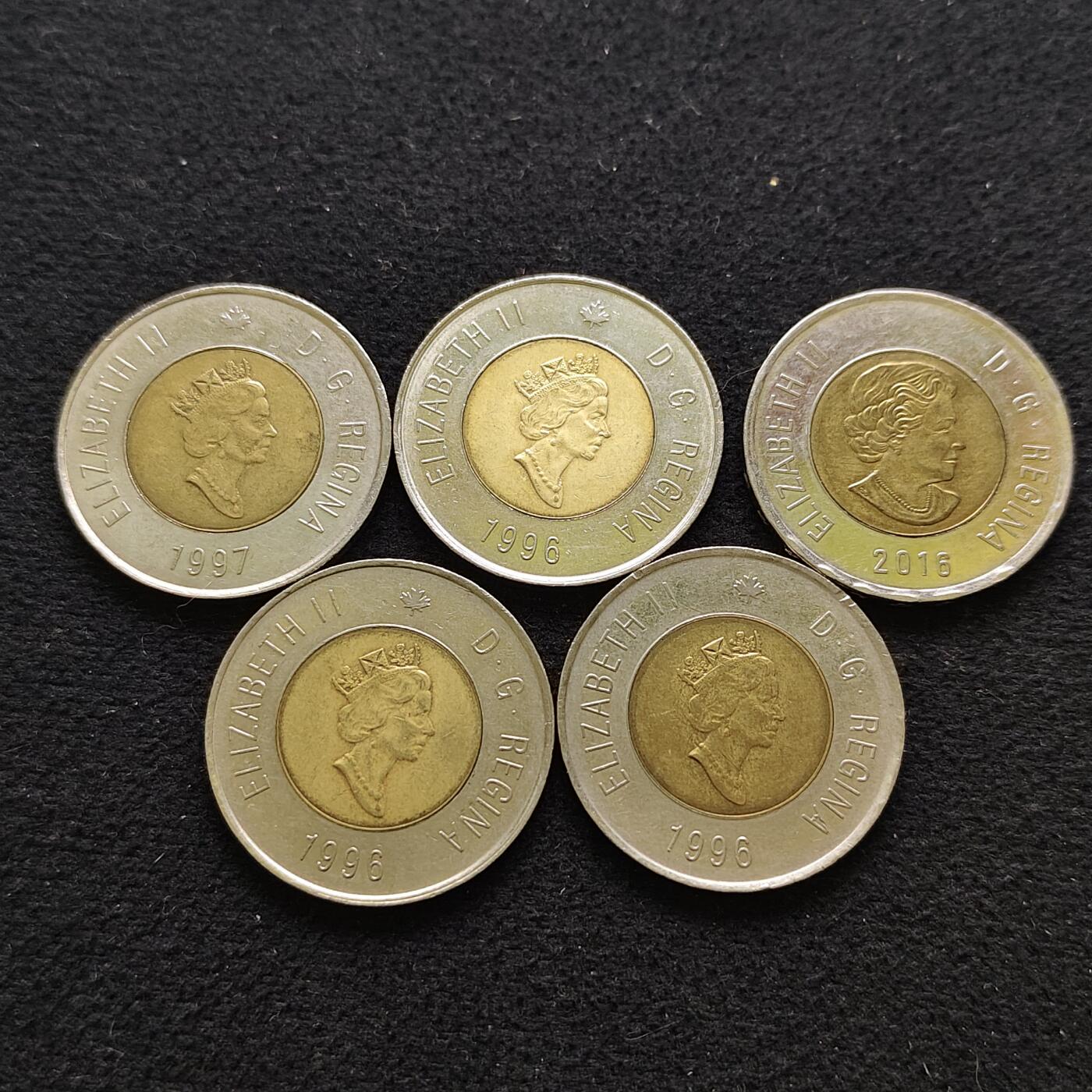 【全场包邮】纯粹捡漏拍486场（免费代拍第23场） 加拿大各年份不同版本北极熊2元双色币5枚一组