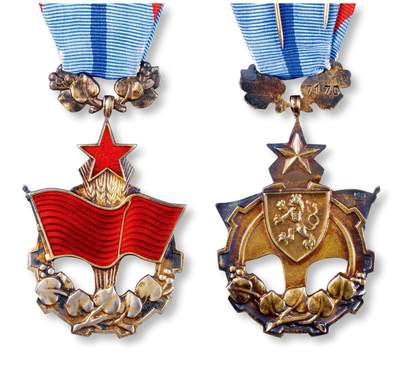 中贸圣佳2025年秋季拍卖会 众妙 - 1945年 捷克斯洛伐克劳动红旗银质勋章附证书