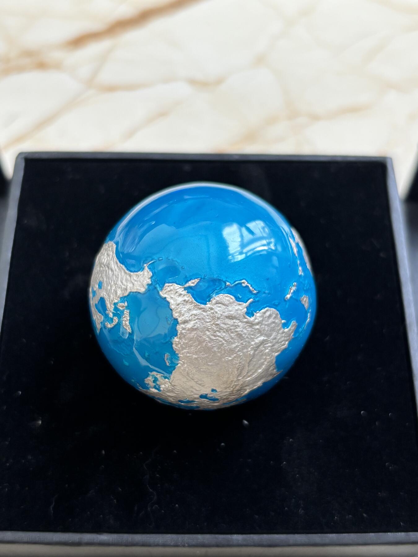 第185期拍卖 纽埃2023年1元彩色精制球形银币 我们行星地球 发行量：888 40克999银 无外纸套