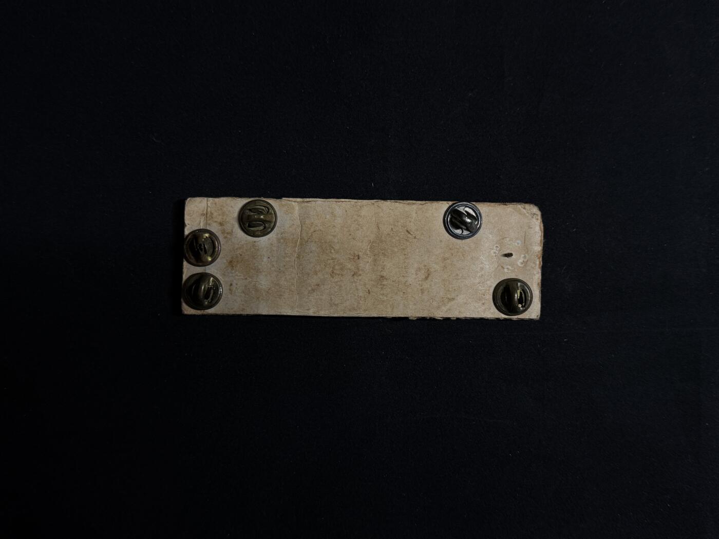 欢庆元旦！戎马世界章牌大赏第109期元旦大拍 美国海军联排与勋略布条，得主Jesus Palma曾于1948年起在俄勒冈城级重巡洋舰罗彻斯特号上服役，其服役期间在罗切斯特号上参与了掩护仁川登陆的炮击行动，后转至小鹰级航母美国号上服役