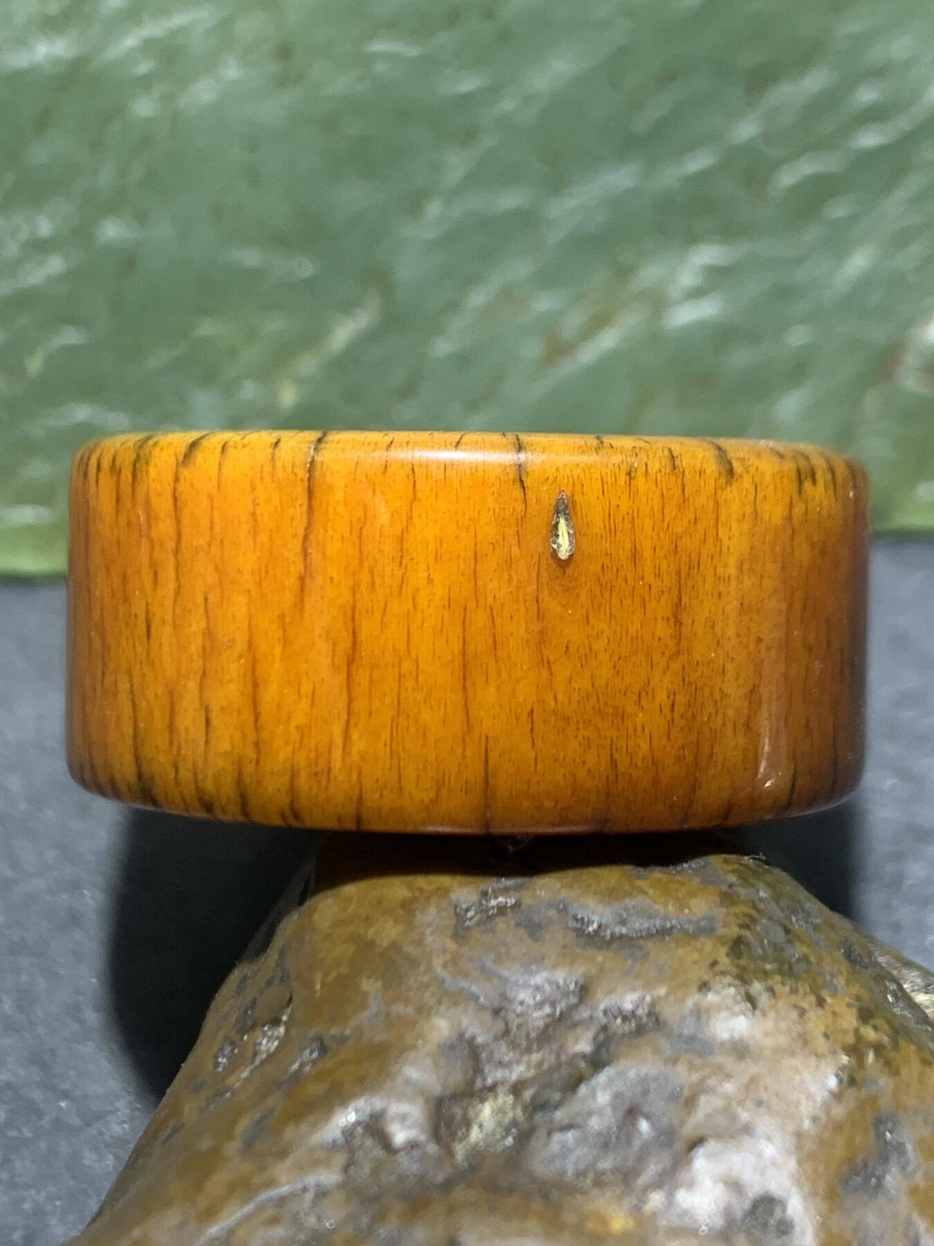 精美骨圈一个，