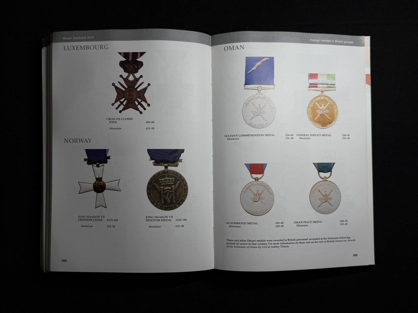 欢庆元旦！戎马世界章牌大赏第109期元旦大拍 2014年版英国勋奖章大全 medal year book 英联邦全套版 包括全套英国 加拿大 澳大利亚，新西兰，爱尔兰，南非等英联邦国家全部章的具体介绍，一鸦，二鸦，庚子，西藏等章均有介绍 内容翔实，600多页，1.6公斤，很厚很重