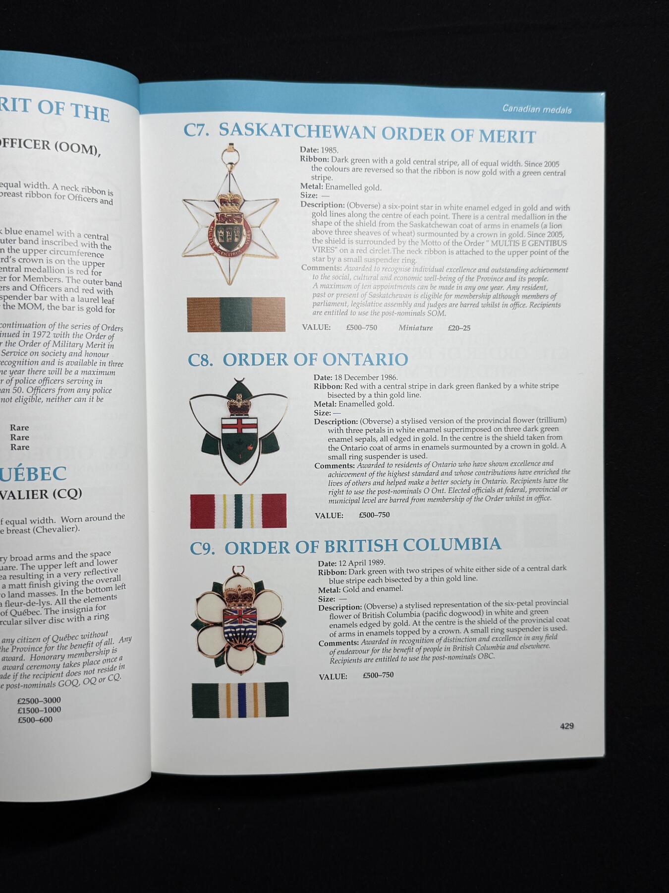 欢庆元旦！戎马世界章牌大赏第109期元旦大拍 2014年版英国勋奖章大全 medal year book 英联邦全套版 包括全套英国 加拿大 澳大利亚，新西兰，爱尔兰，南非等英联邦国家全部章的具体介绍，一鸦，二鸦，庚子，西藏等章均有介绍 内容翔实，600多页，1.6公斤，很厚很重