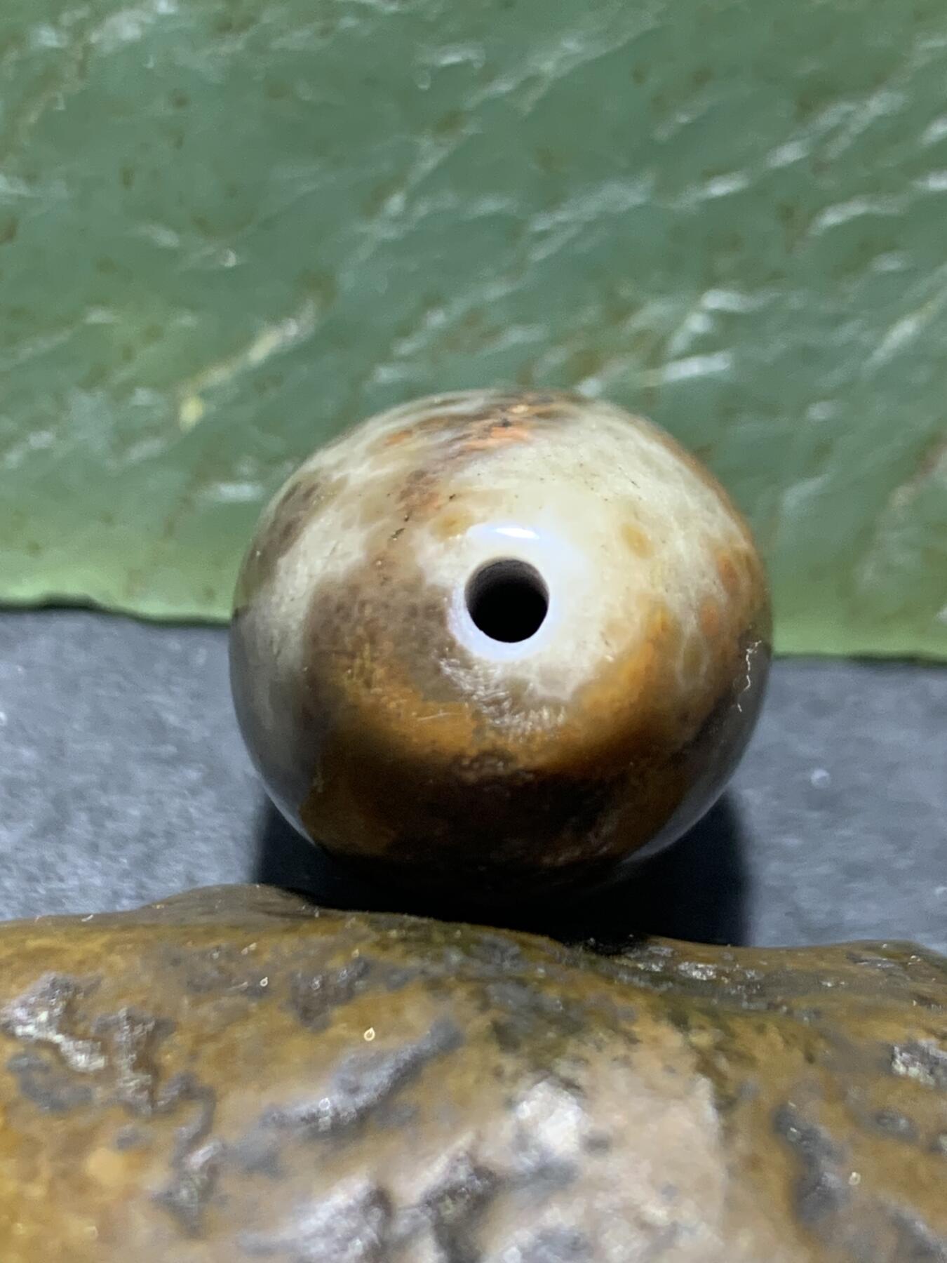 冰飘鱼籽纹战国红玛瑙随形桶珠一颗