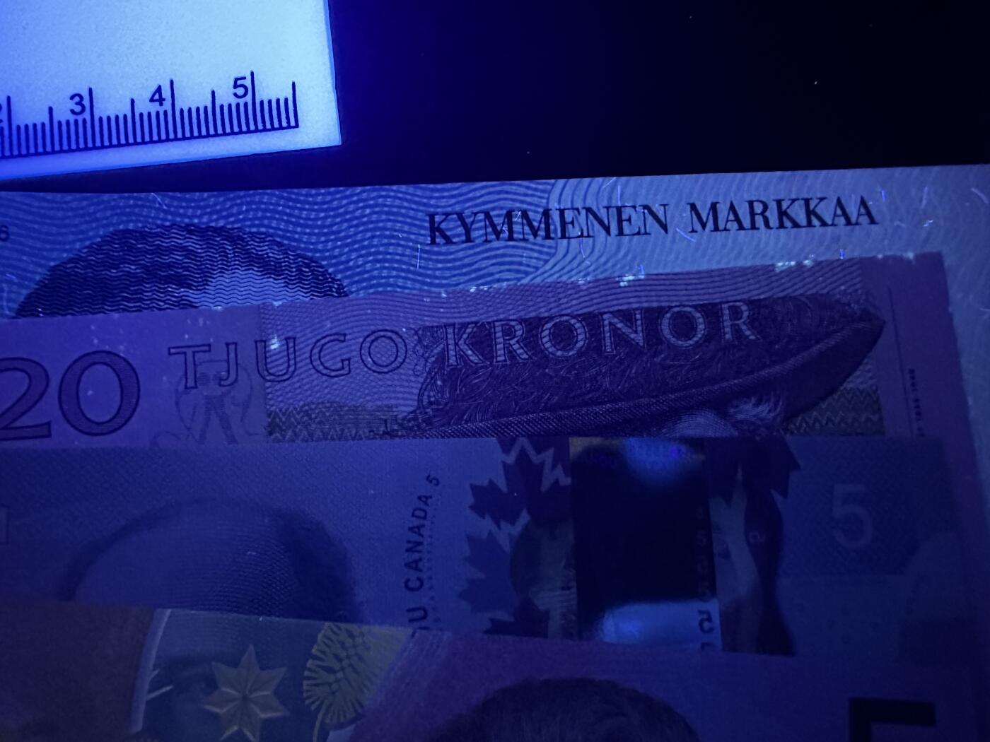 《外钞收藏家》第五百九十四期（畅拍场）（本平台长期征集拍品、欢迎藏友们联系合作） 澳大利亚5元、加拿大5元、瑞典20克朗（轻微潮点）、芬兰10马克 四张一起 全新UNC