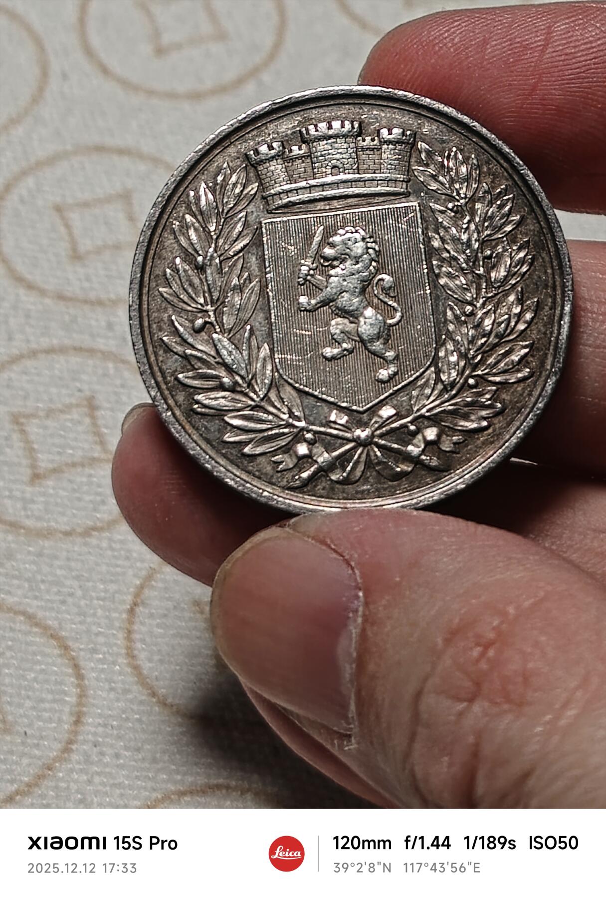 抚柳草堂-第二期章牌钱币 奖章勋章限时免佣 满百包邮 放漏专场 19世纪法国里昂纪念银章 手指银标35.2mm21.9g 剑狮城徽非常漂亮的品种