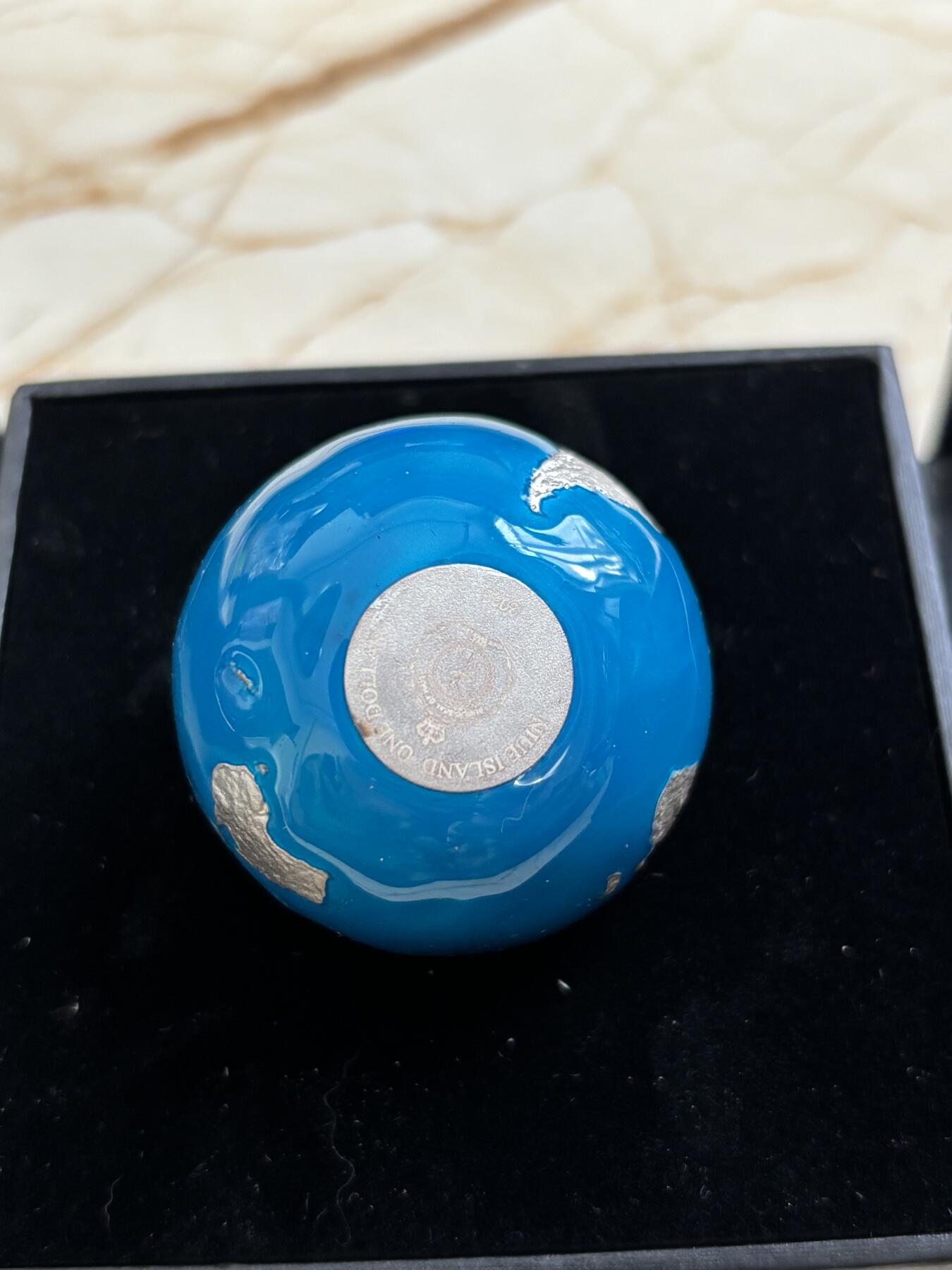 第185期拍卖 纽埃2023年1元彩色精制球形银币 我们行星地球 发行量：888 40克999银 无外纸套