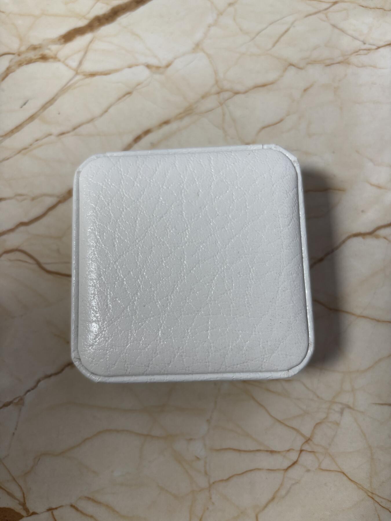 第186期拍卖 双获奖币英属印度洋领地2009年海龟水晶镶嵌银币，925银+水晶，23.45克，发行量5000枚，获世界最美25种钱币之一和克劳斯最佳创意币大奖！