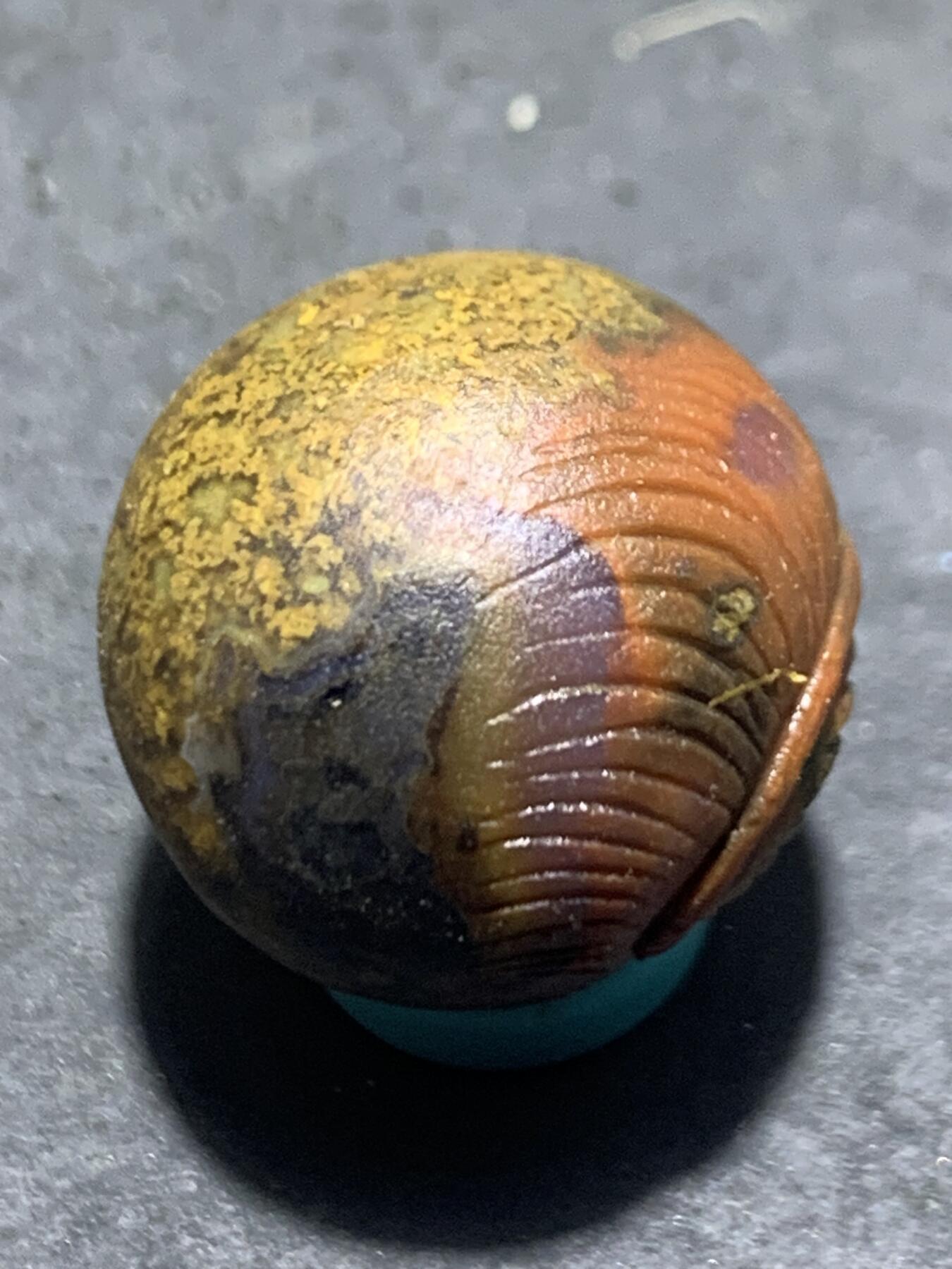 精美亚光草花纹战国红玛瑙手工俏色巧雕大叶有成珠一个，