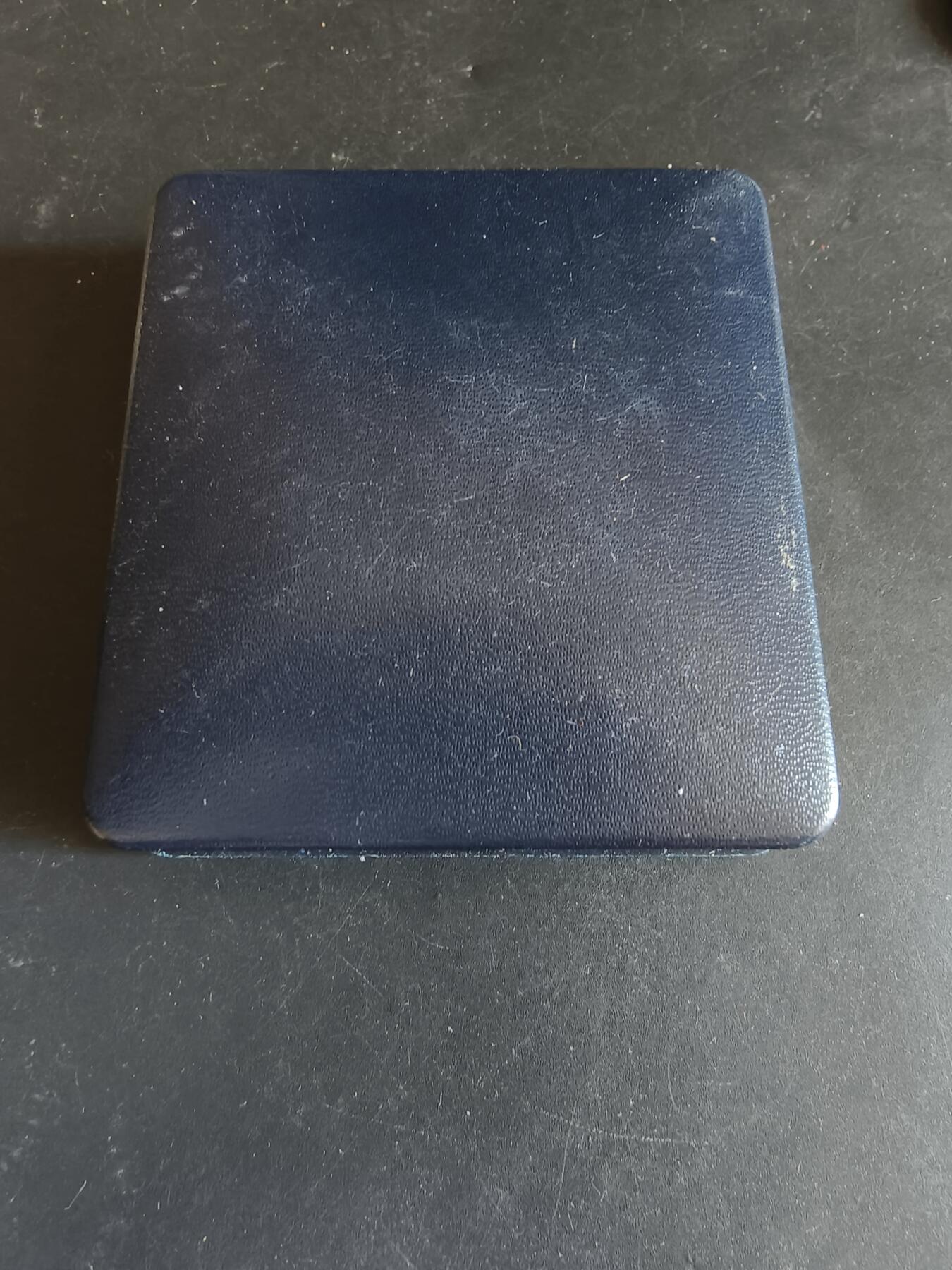 老王徽章第170期 法国陆军第54通信团纪念章     原盒     直径68mm     重量102.9g