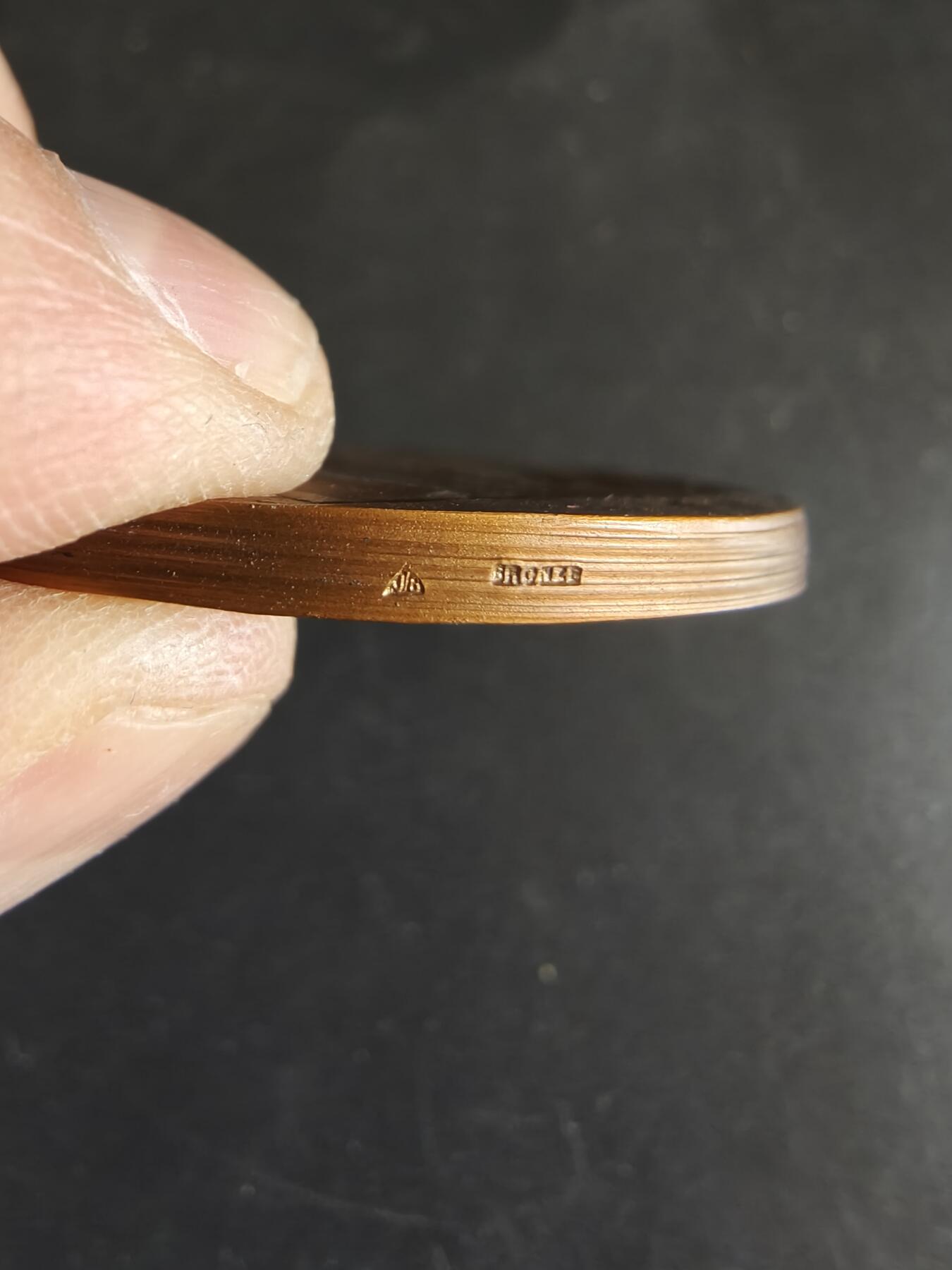 老王徽章第170期 法国圣朱利安昂日内瓦区农业博览会大铜章     原盒      大师家P. Grandhomme作品     直径50mm      重量51.7g