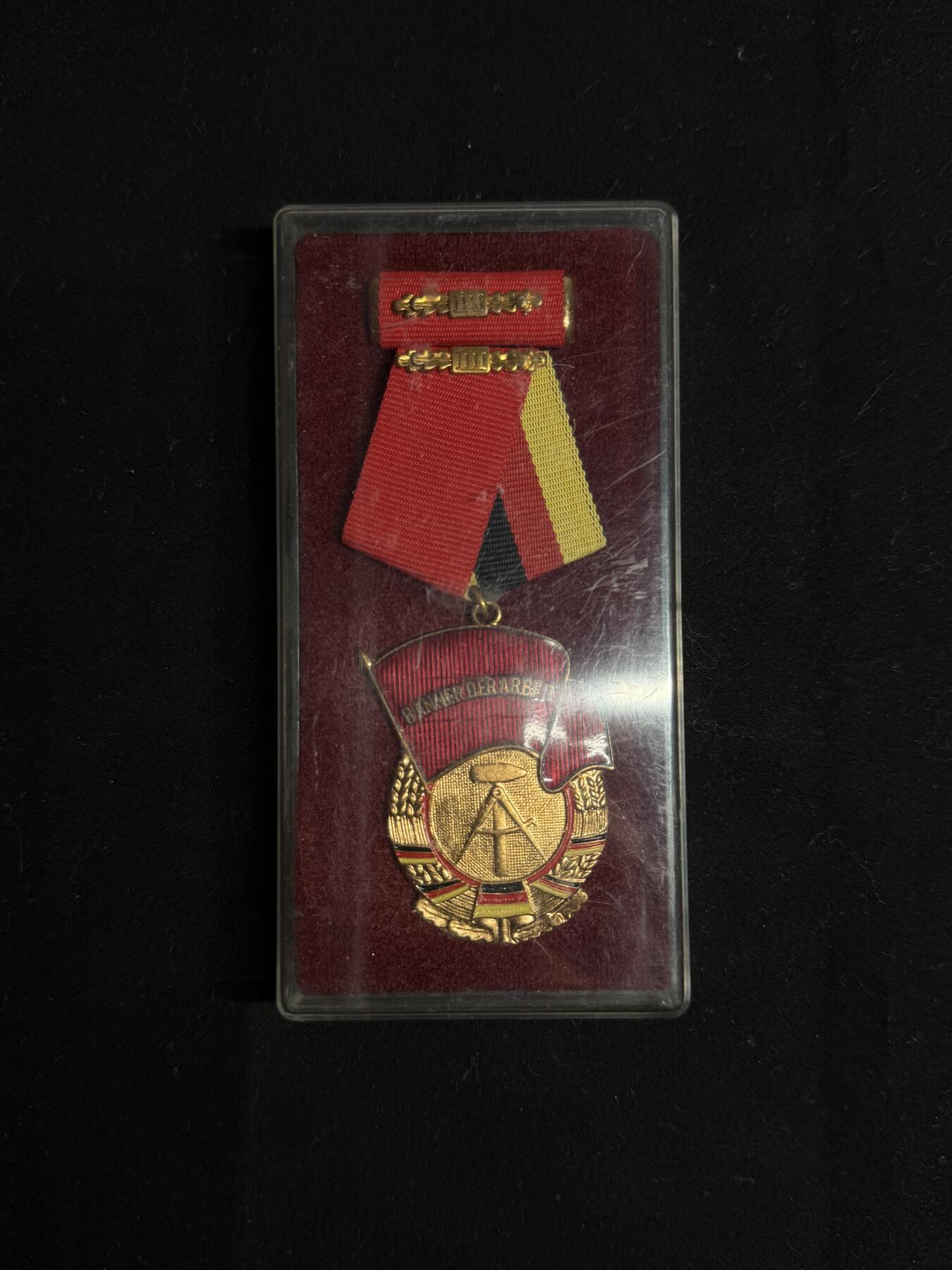 欢庆元旦！戎马世界章牌大赏第109期元旦大拍 东德三级劳动旗帜勋章