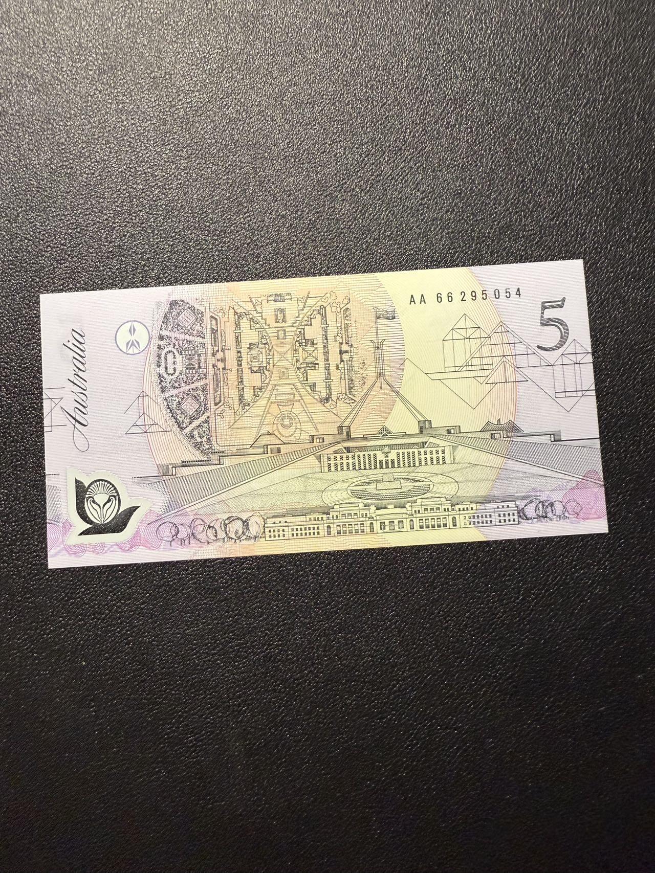 第14期 库存低价起拍 澳大利亚1992年 5 AA冠 全新unc