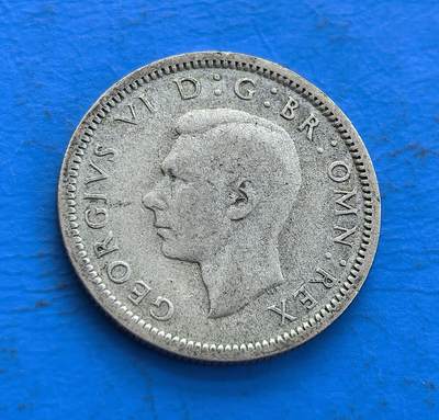 外国优质老铜币高银银币，周六九点倒数截拍，满百包邮，持续收拍 - 英国1943年6便士银币，正面乔治六世像，背刻王室徽记与 “六便士”，银质，收藏二战期英伦货币历史韵味 。