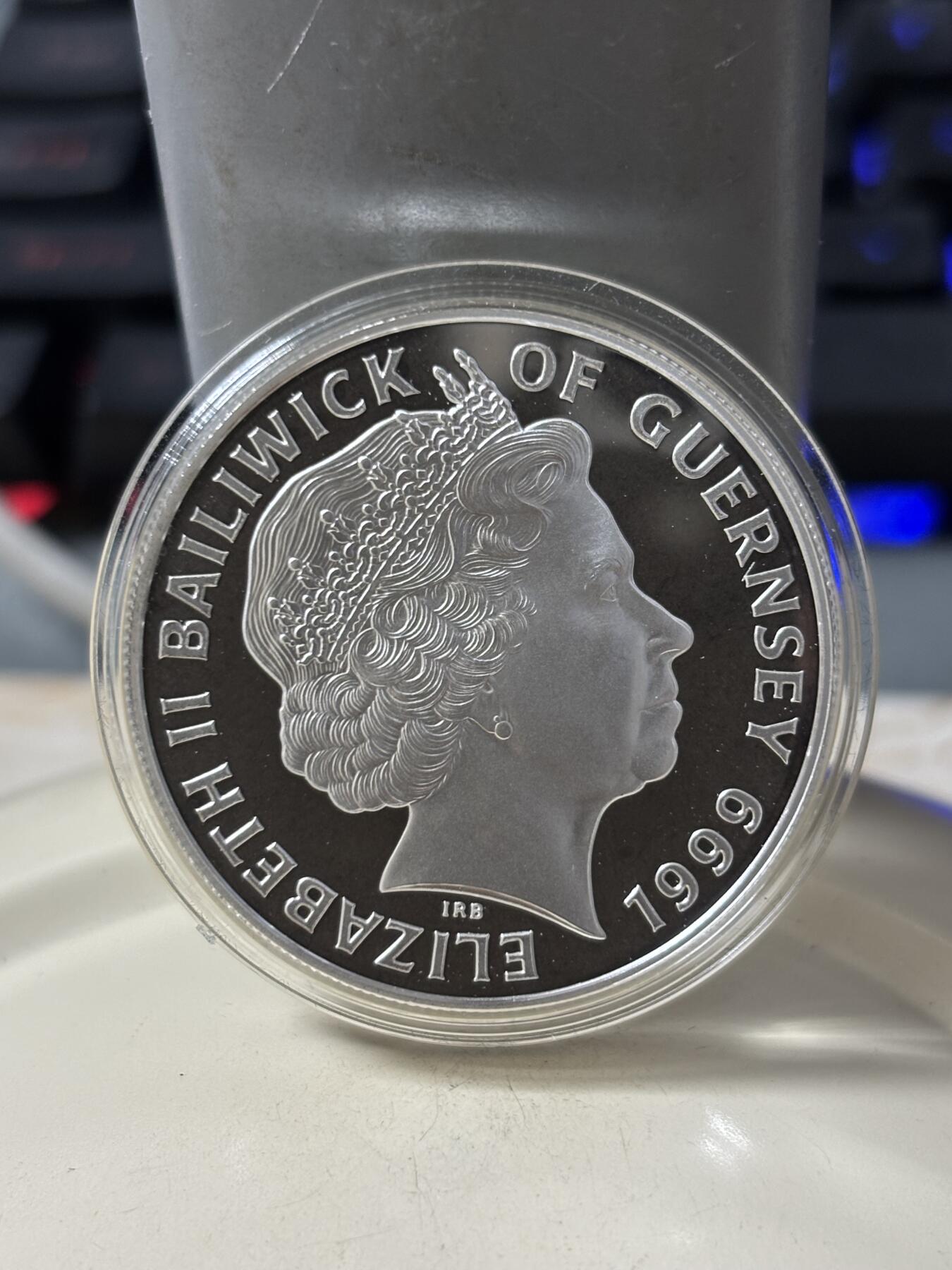 第185期拍卖 根西1999年爱德华王子与索菲·雷斯-琼斯小姐纪念银币原盒证书，925银，28.28克，发行30000枚，【银价378】