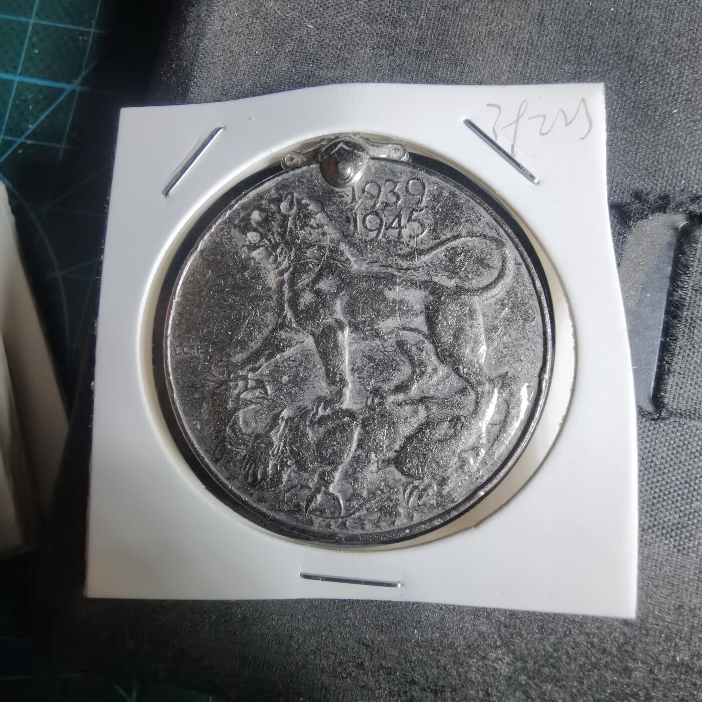 沼泽如烟--第939场 英国1945年二战纪念章