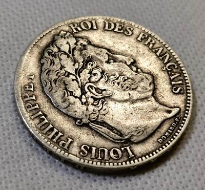 甄臻铺-世界币章拍卖（第44期）精品场拍品征集中，送拍享返佣金等优惠多多 好品相法国1842菲利普一世五法郎银币，原味老包浆，少见W厂，非常不错的品相，光银价就315元了，后市行情见长，这枚好品值得入手，细节见图