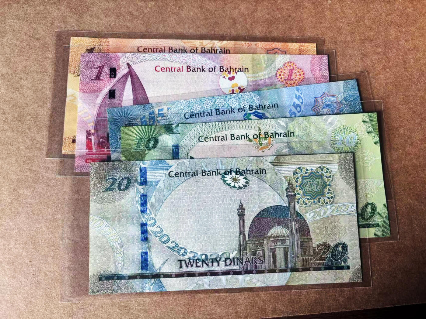 【Blue Auction】世界纸币精拍第764期——18级TOP拍卖/信誉/品质/专业/高效💫 【一组5张 含无47】巴林 1/2-20第纳尔 全新UNC