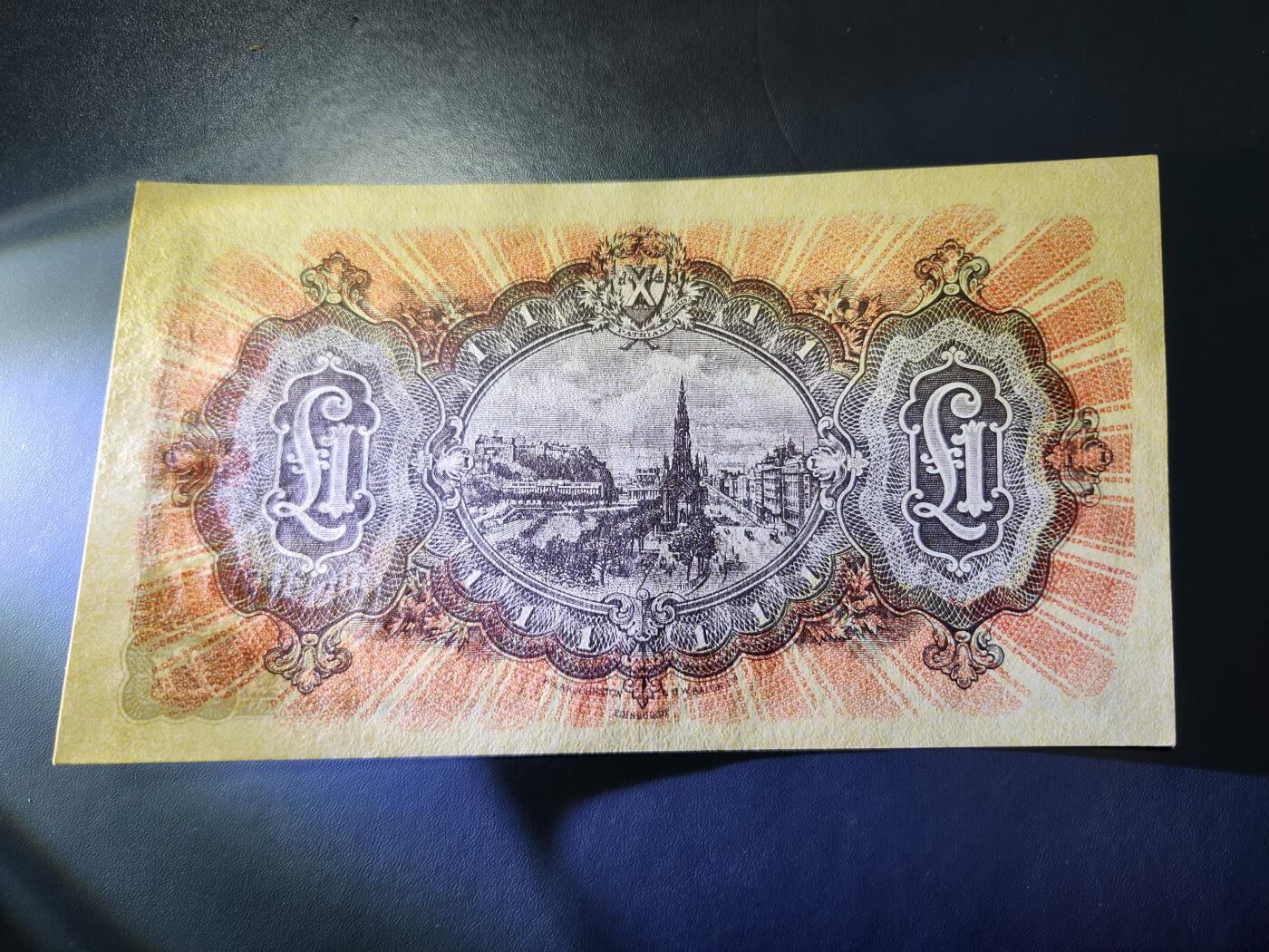 12月17号晚上8点 外国纸币自动截拍第73场 苏格兰1956年1镑 几乎全新