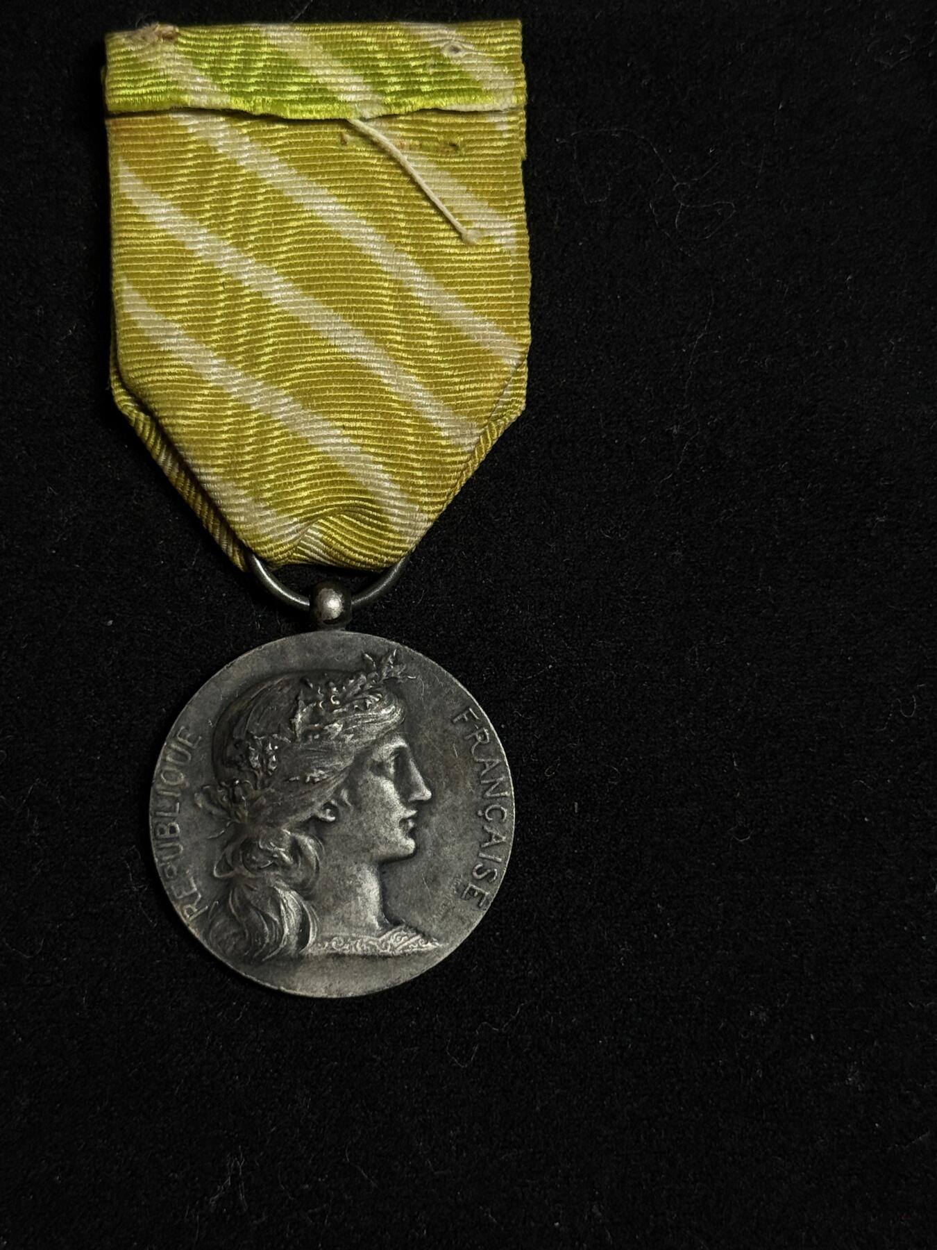 欢庆元旦！戎马世界章牌大赏第109期元旦大拍 法国内政部优秀雇员奖章，银制