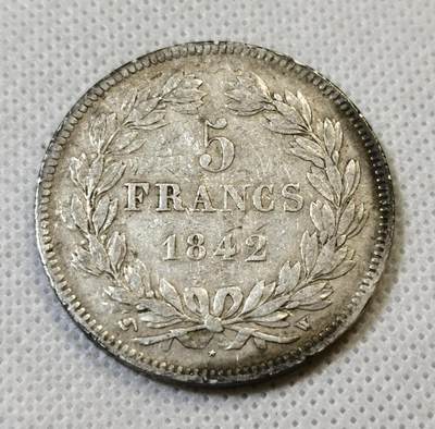 甄臻铺-世界币章拍卖（第44期）精品场拍品征集中，送拍享返佣金等优惠多多 好品相法国1842菲利普一世五法郎银币，正反面都带着月牙黑包浆，少见W厂，非常不错的品相，光银价就315元了，后市行情见长，这枚好品值得入手，细节见图